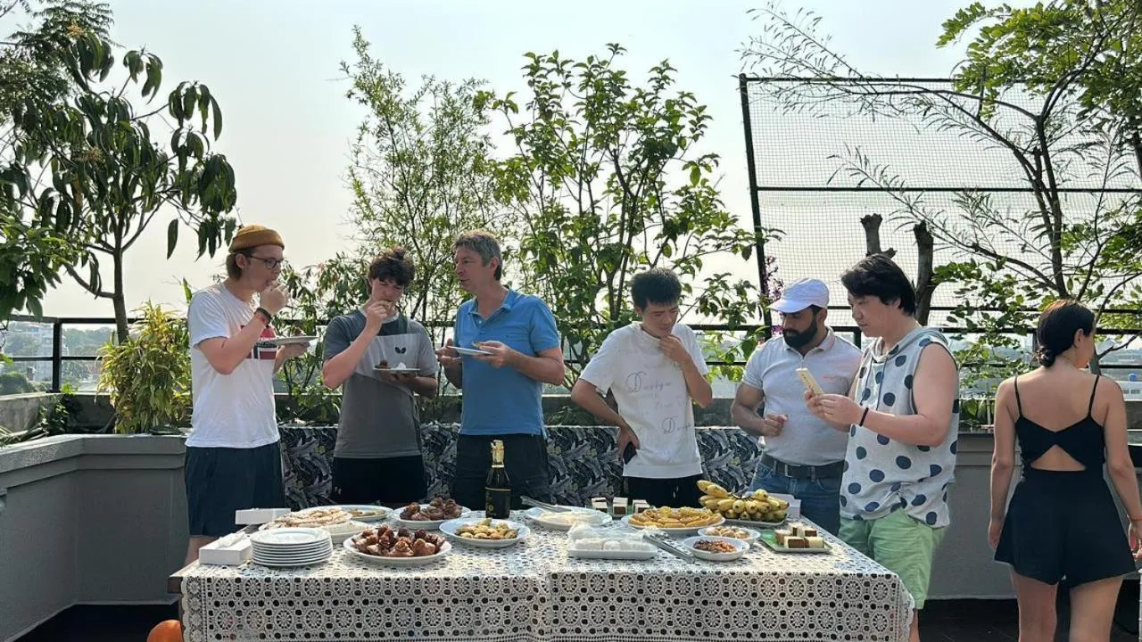 Restaurant/places to eat in The Den 23