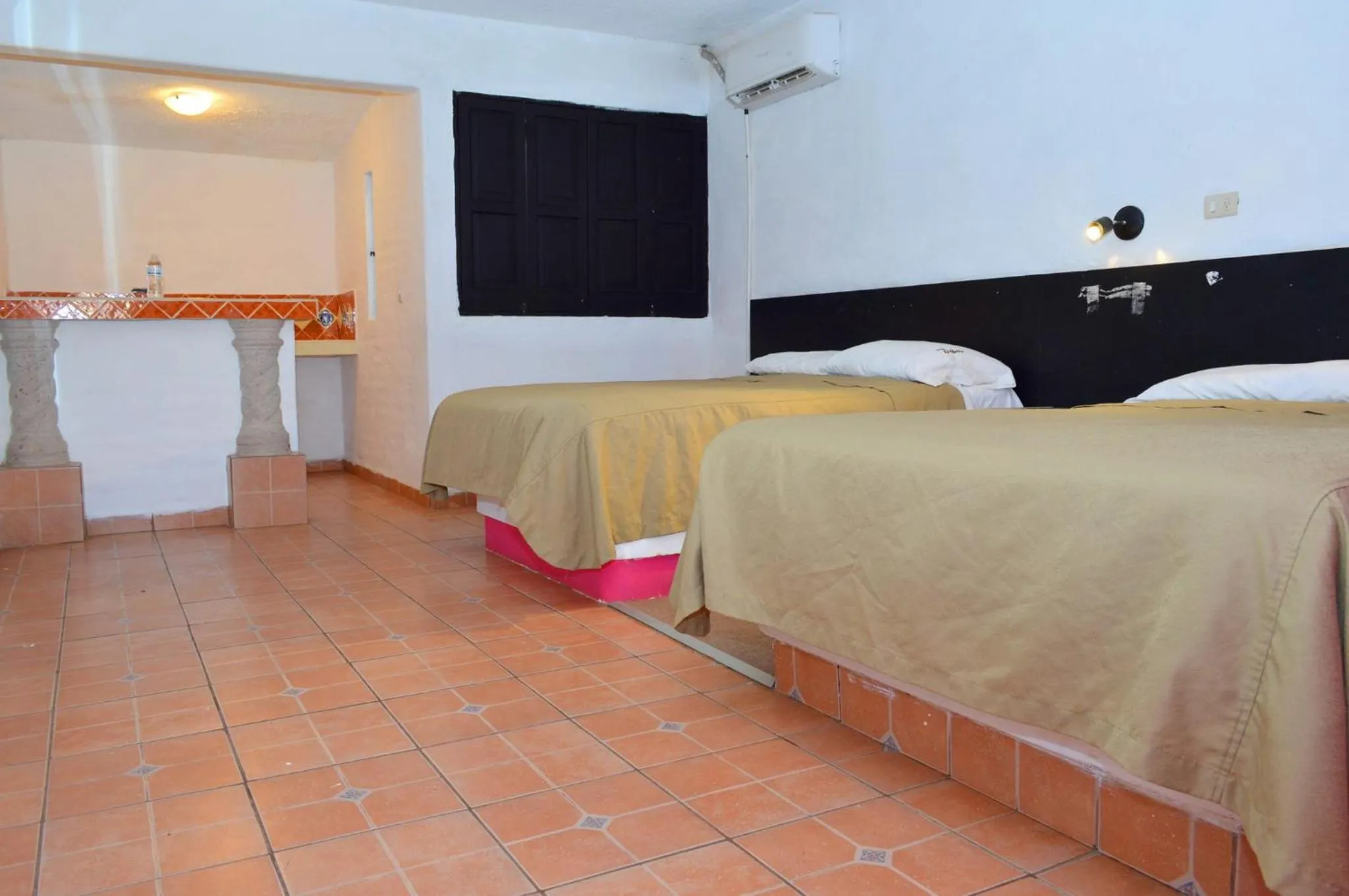 Photo of the whole room in Hotel El Rancho