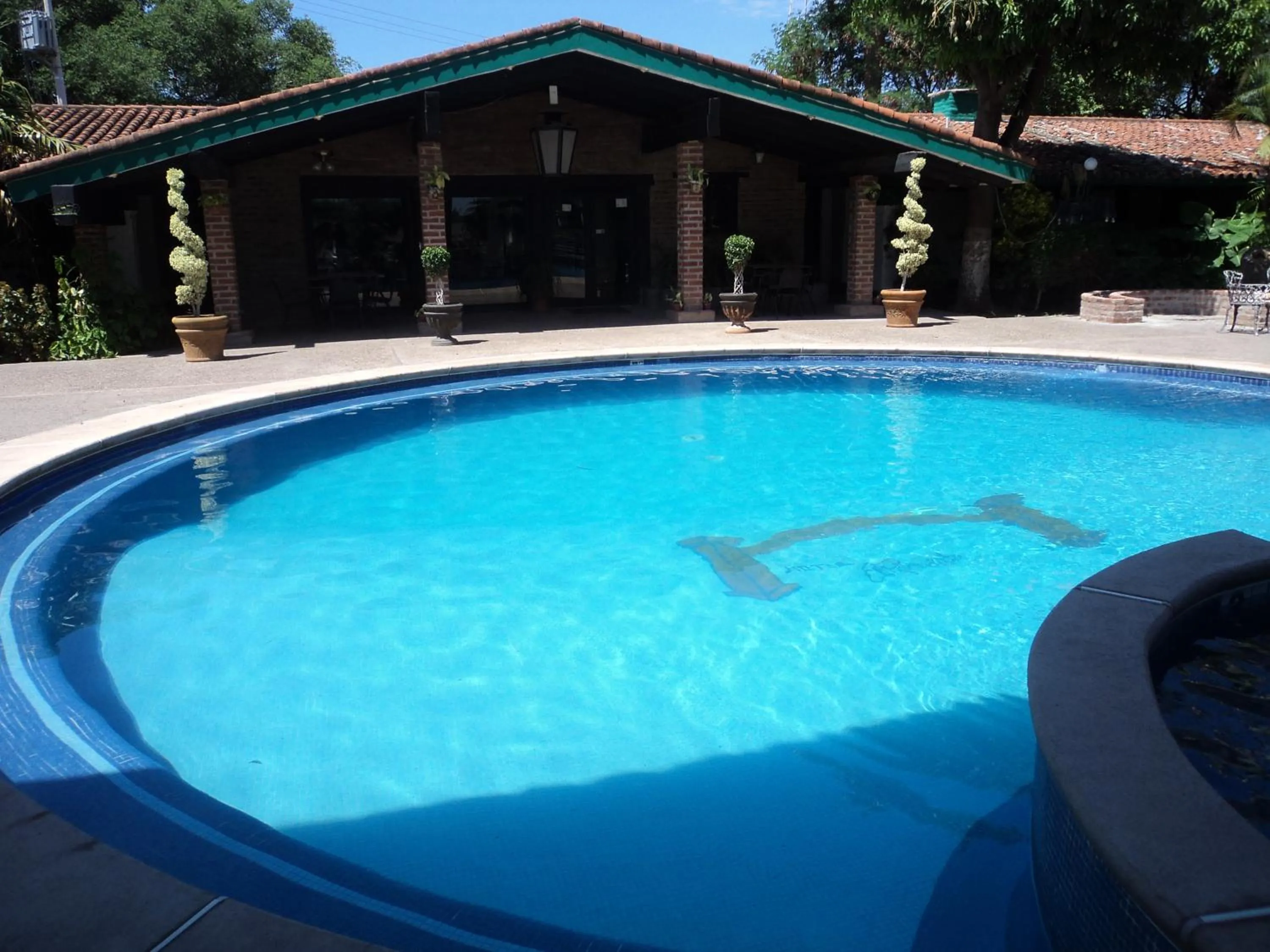 Swimming pool in Hotel El Rancho