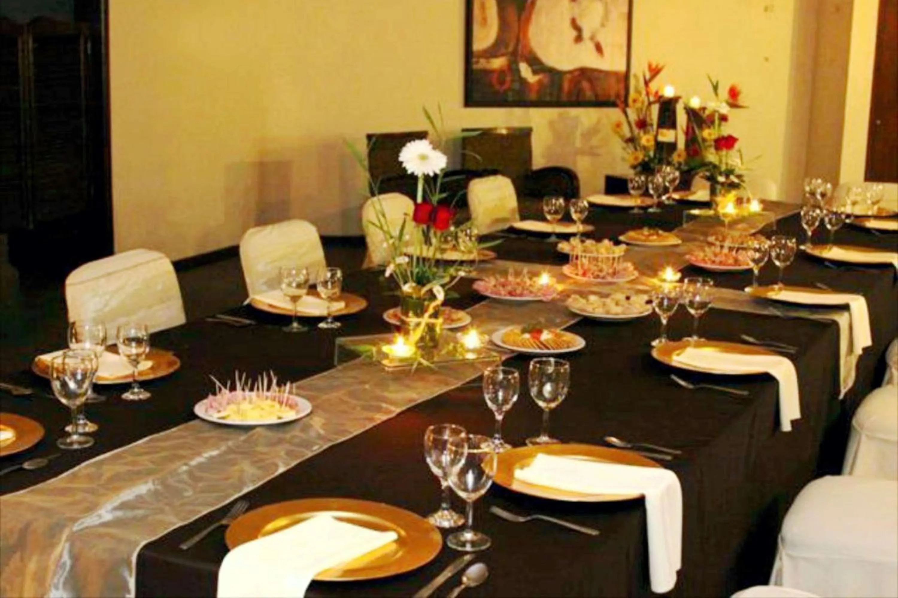 Restaurant/places to eat in Hotel Del Rio