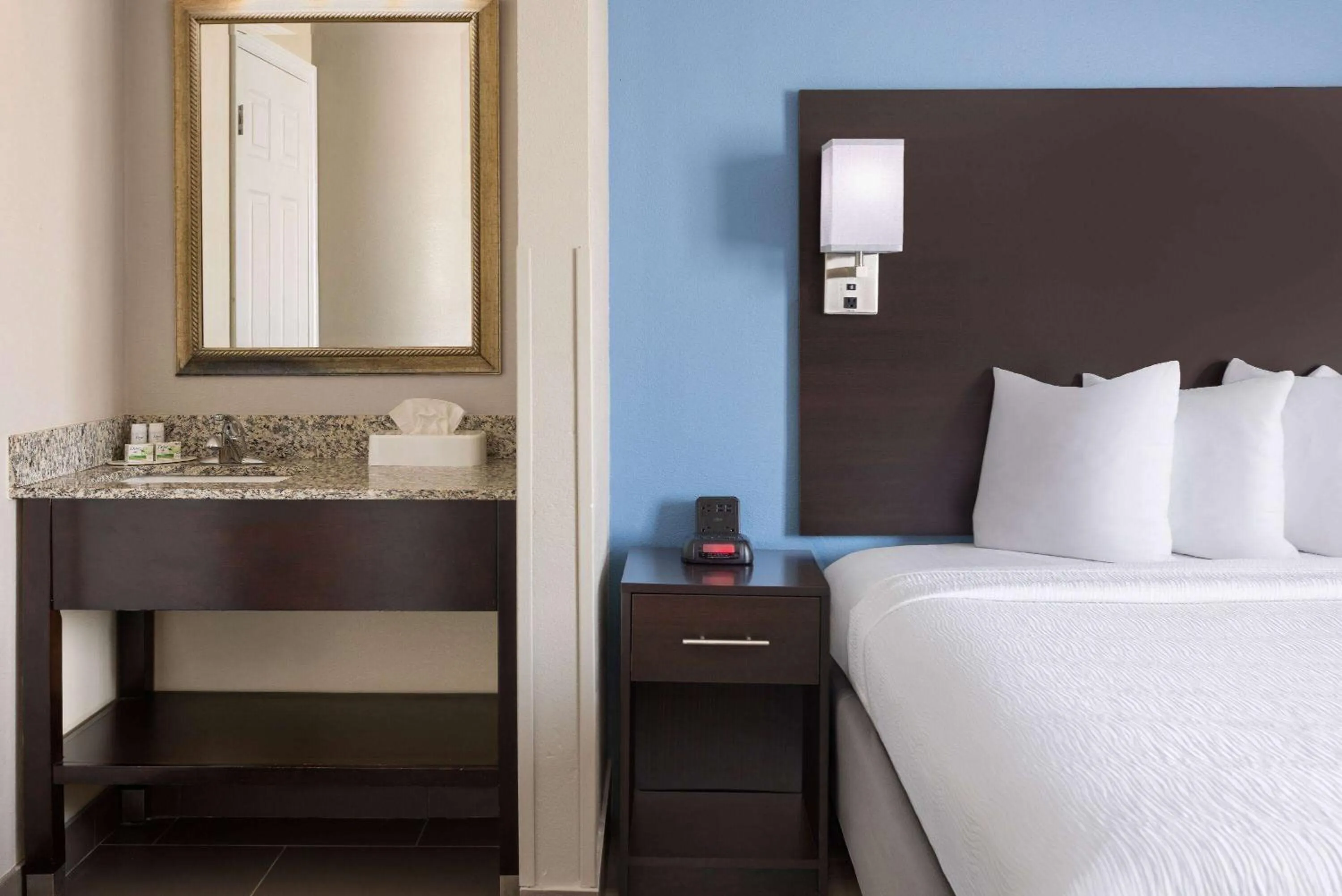 Bathroom, Bed in Baymont by Wyndham Newark at University of Delaware