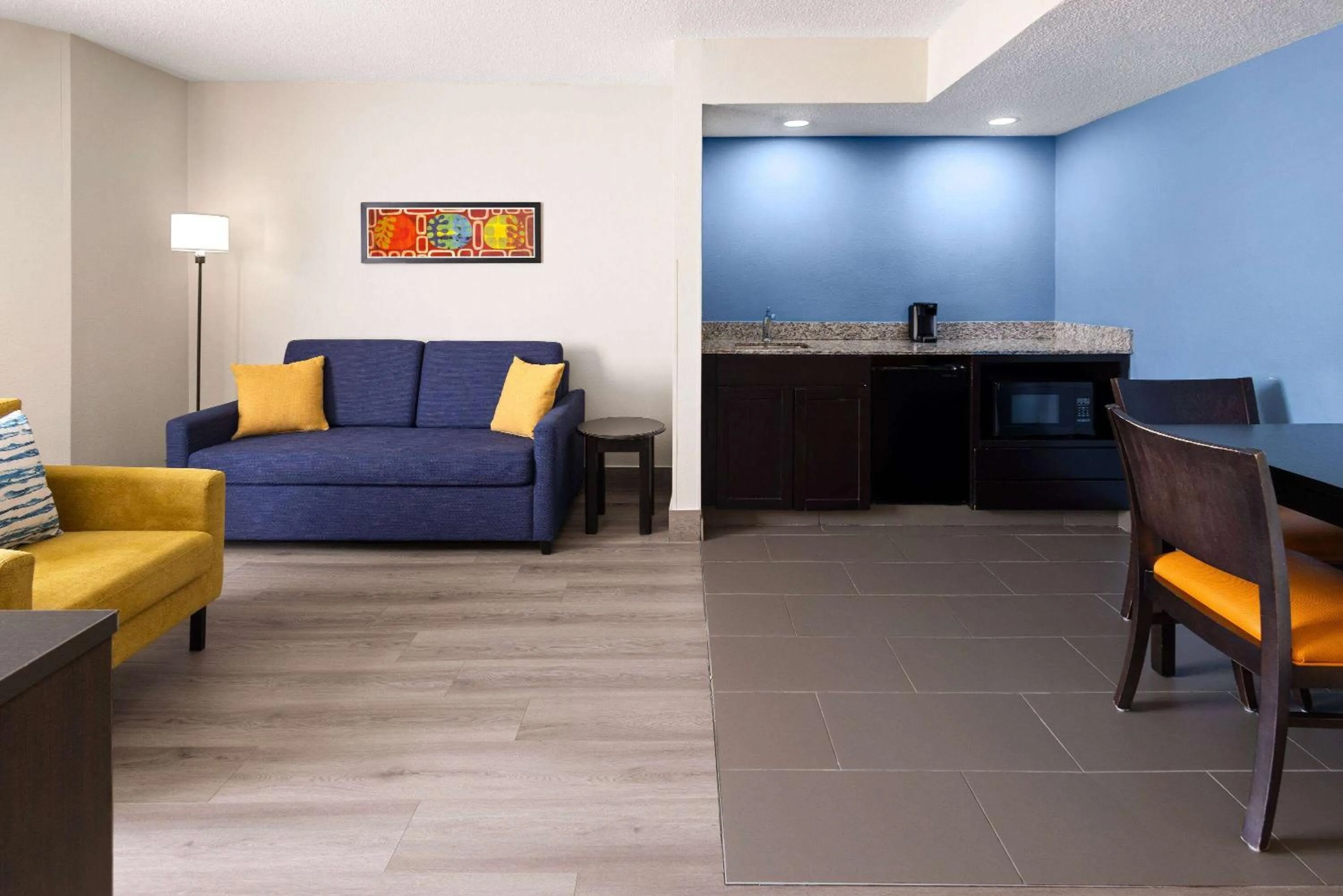 Photo of the whole room in Baymont by Wyndham Newark at University of Delaware