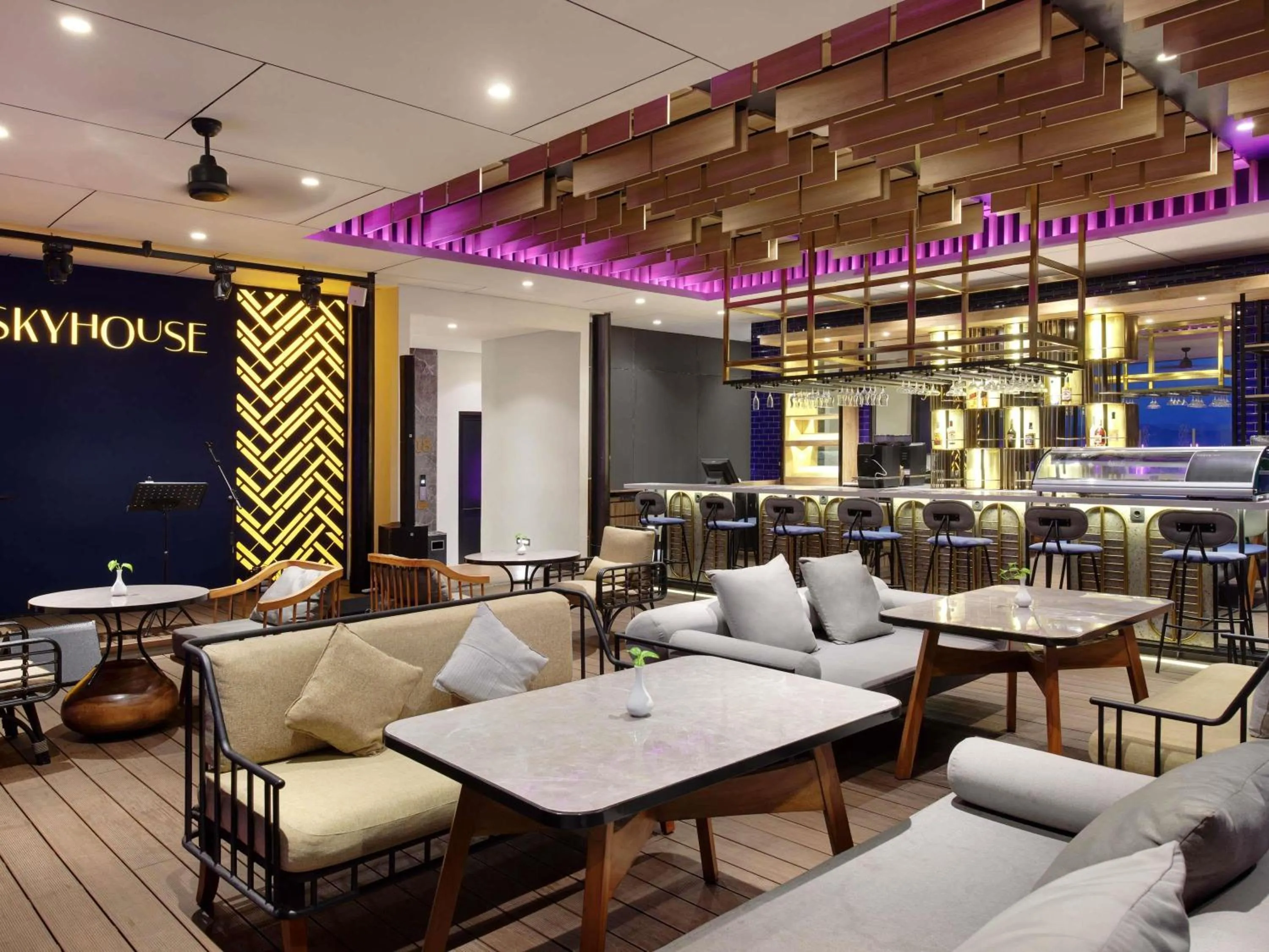 Restaurant/places to eat in Mercure Samarinda