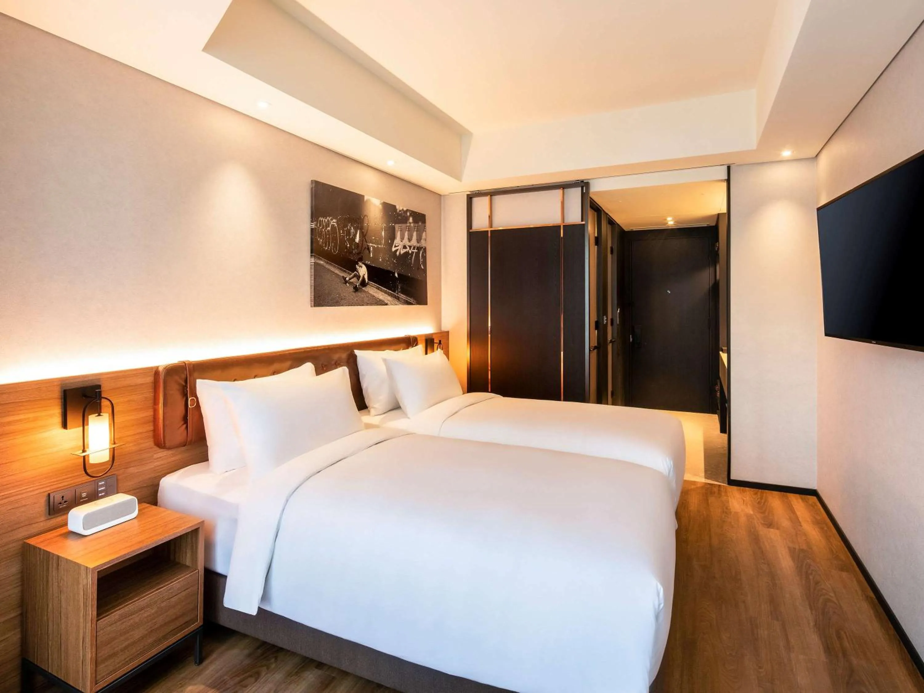 Superior Deluxe Twin Room with Balcony in Mercure Ambassador Seoul Hongdae