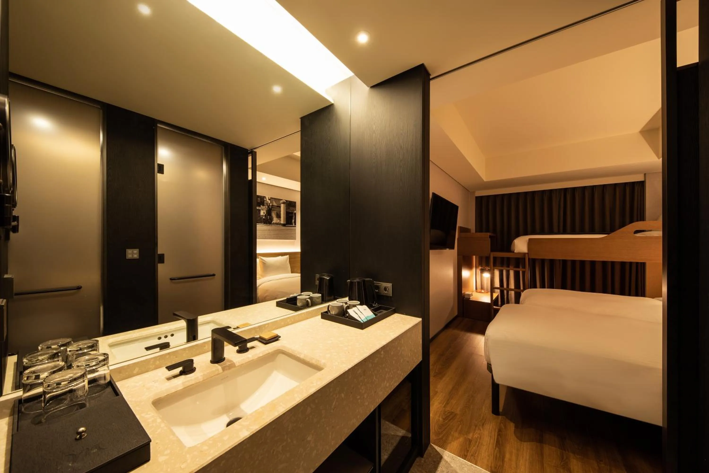 Bathroom, Bed in Mercure Ambassador Seoul Hongdae