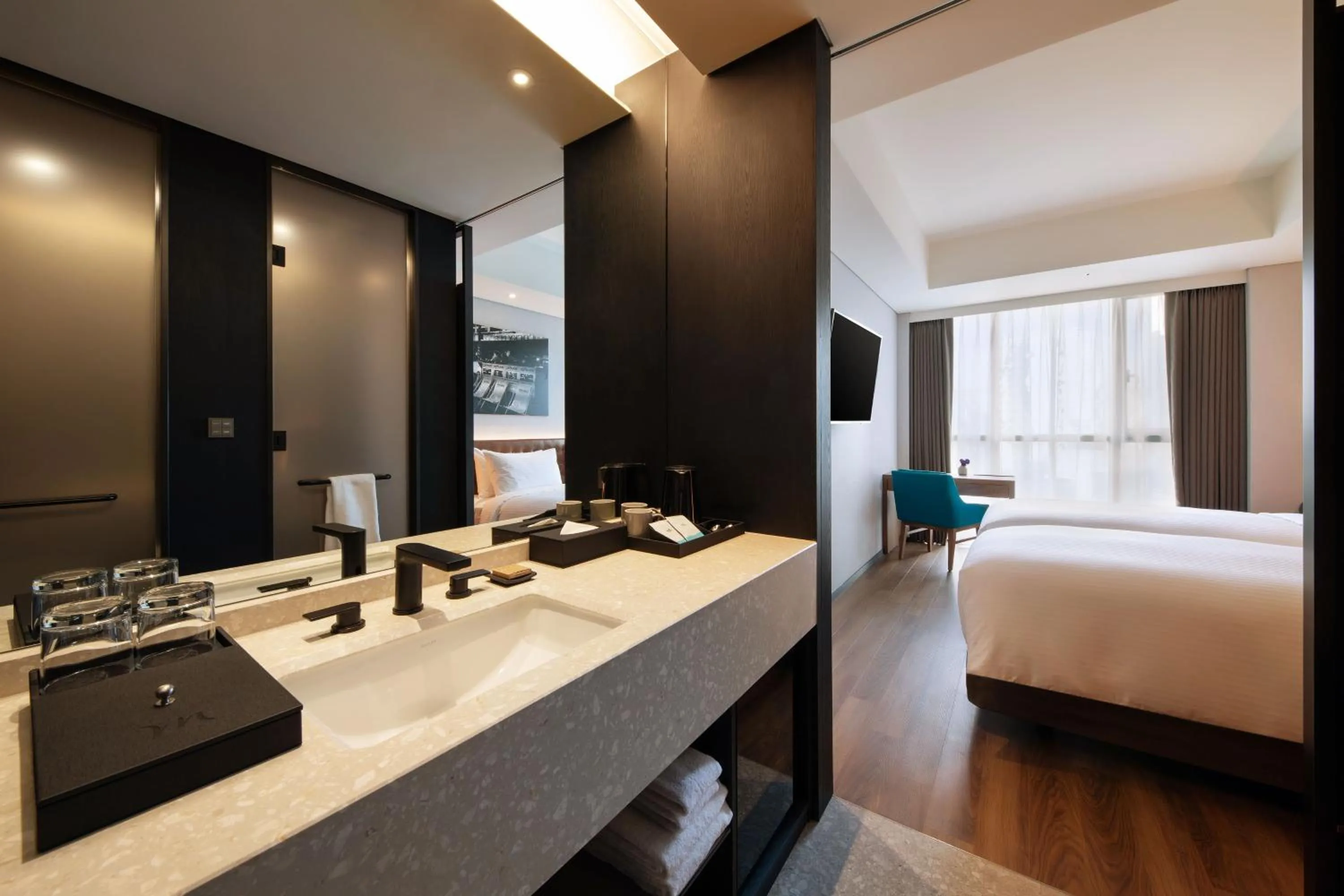Bathroom, Bed in Mercure Ambassador Seoul Hongdae