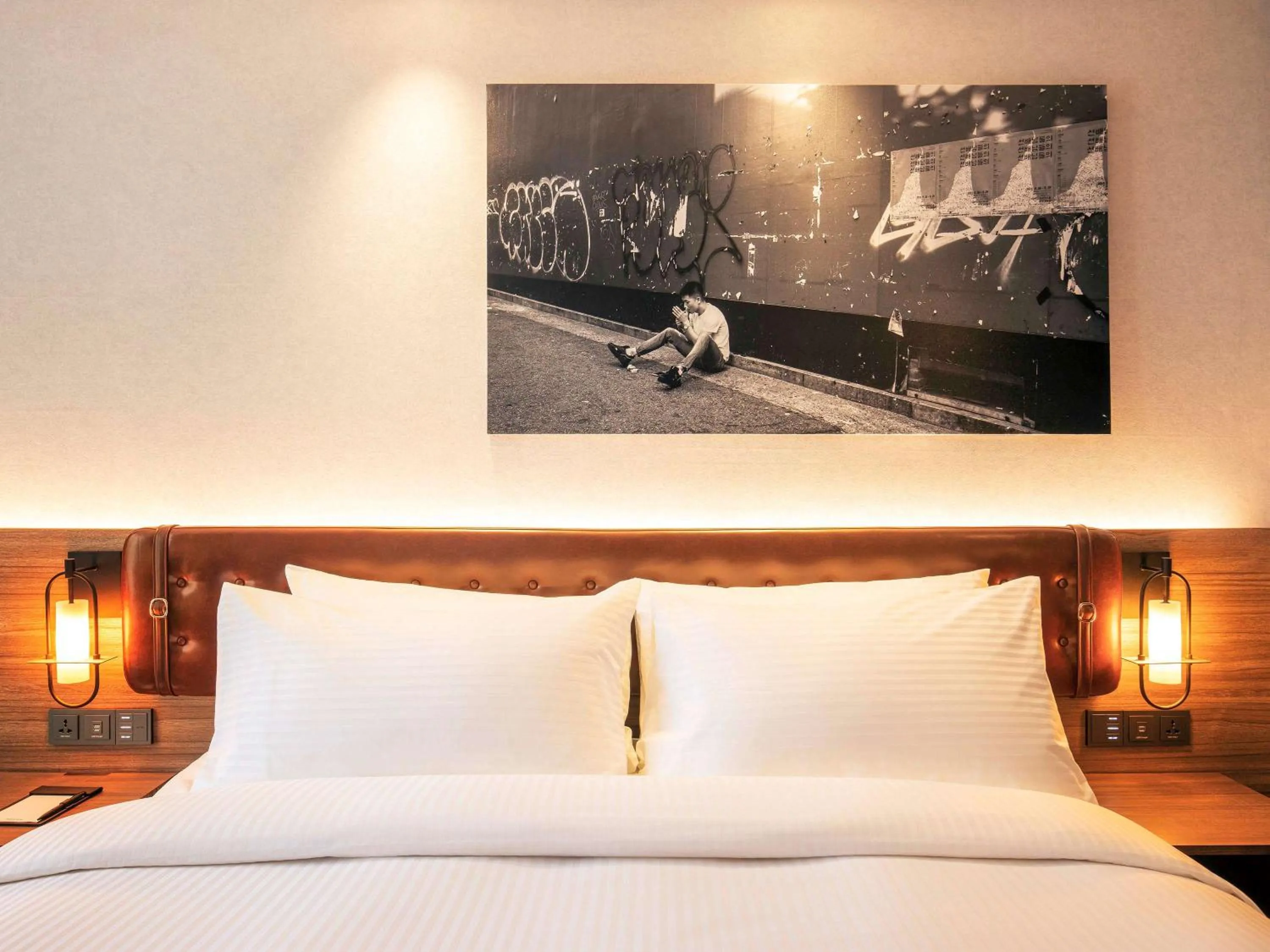 Standard King Room in Mercure Ambassador Seoul Hongdae