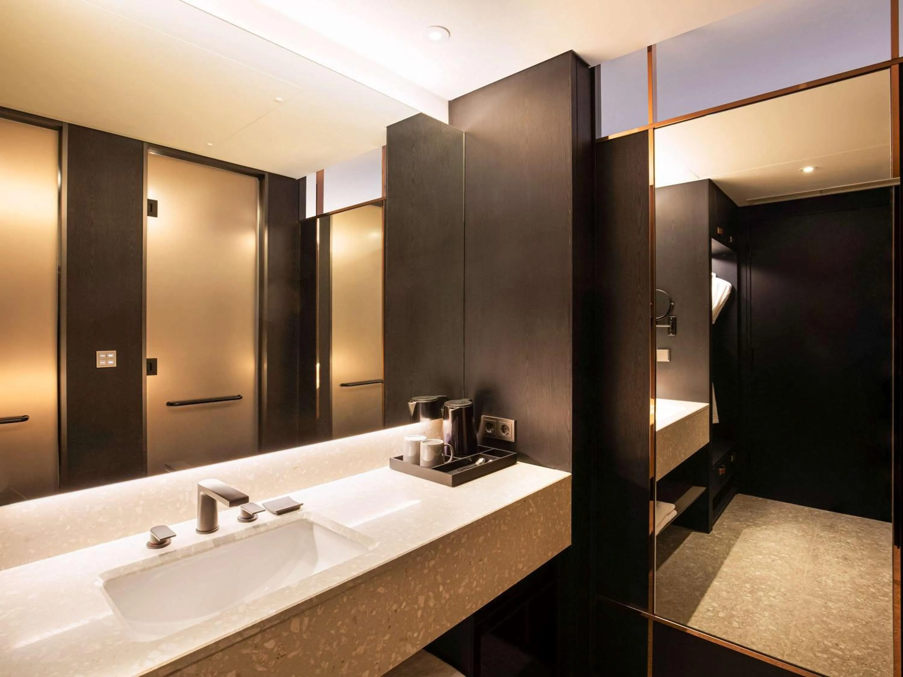 Superior Triple Room with Three Single Beds in Mercure Ambassador Seoul Hongdae