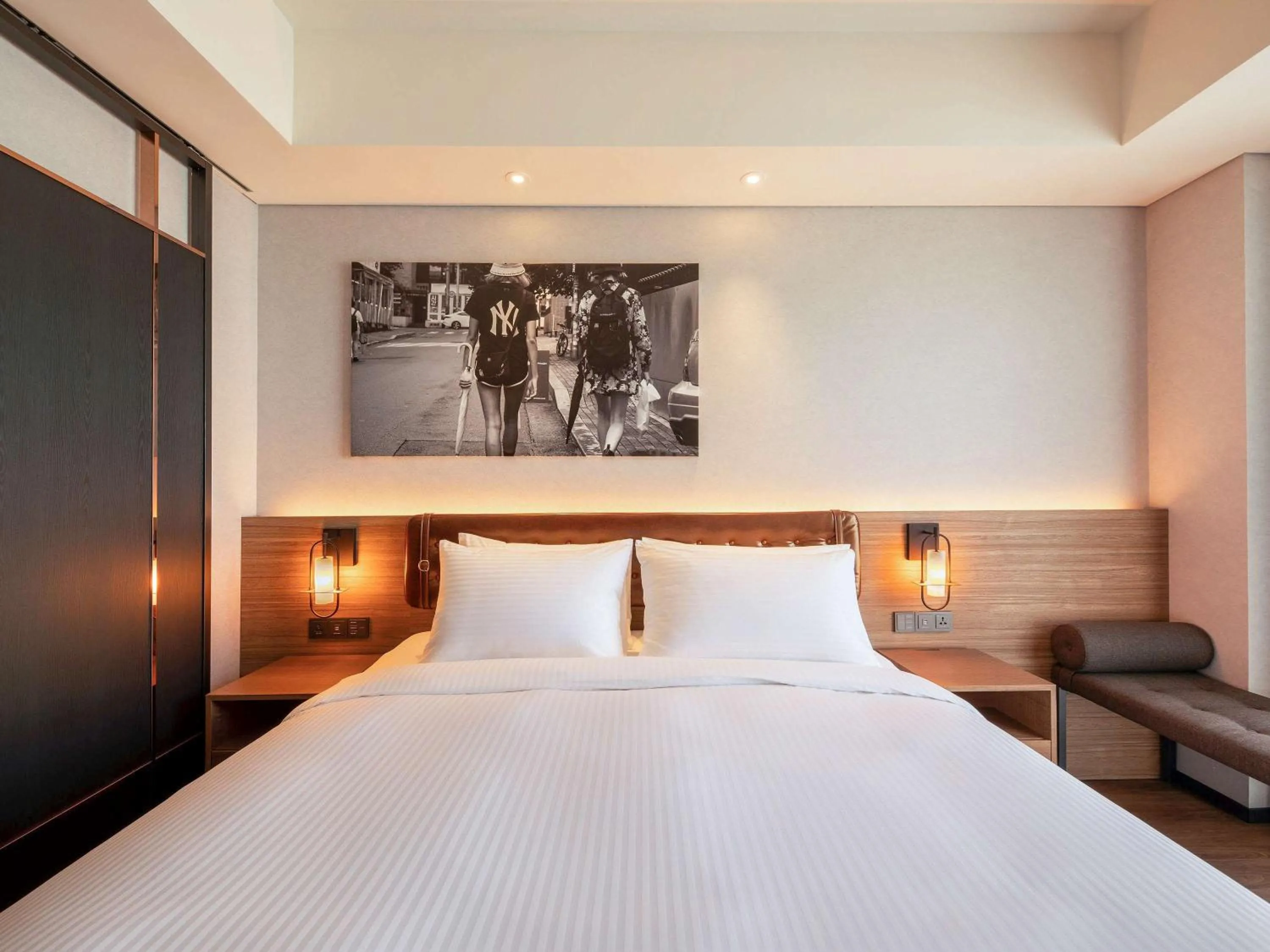 Superior Deluxe King Room with Balcony in Mercure Ambassador Seoul Hongdae