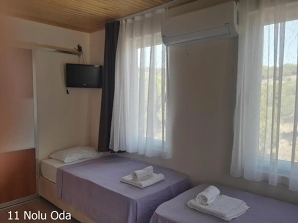 Photo of the whole room, Bed in Çamlaraltıpansiyon