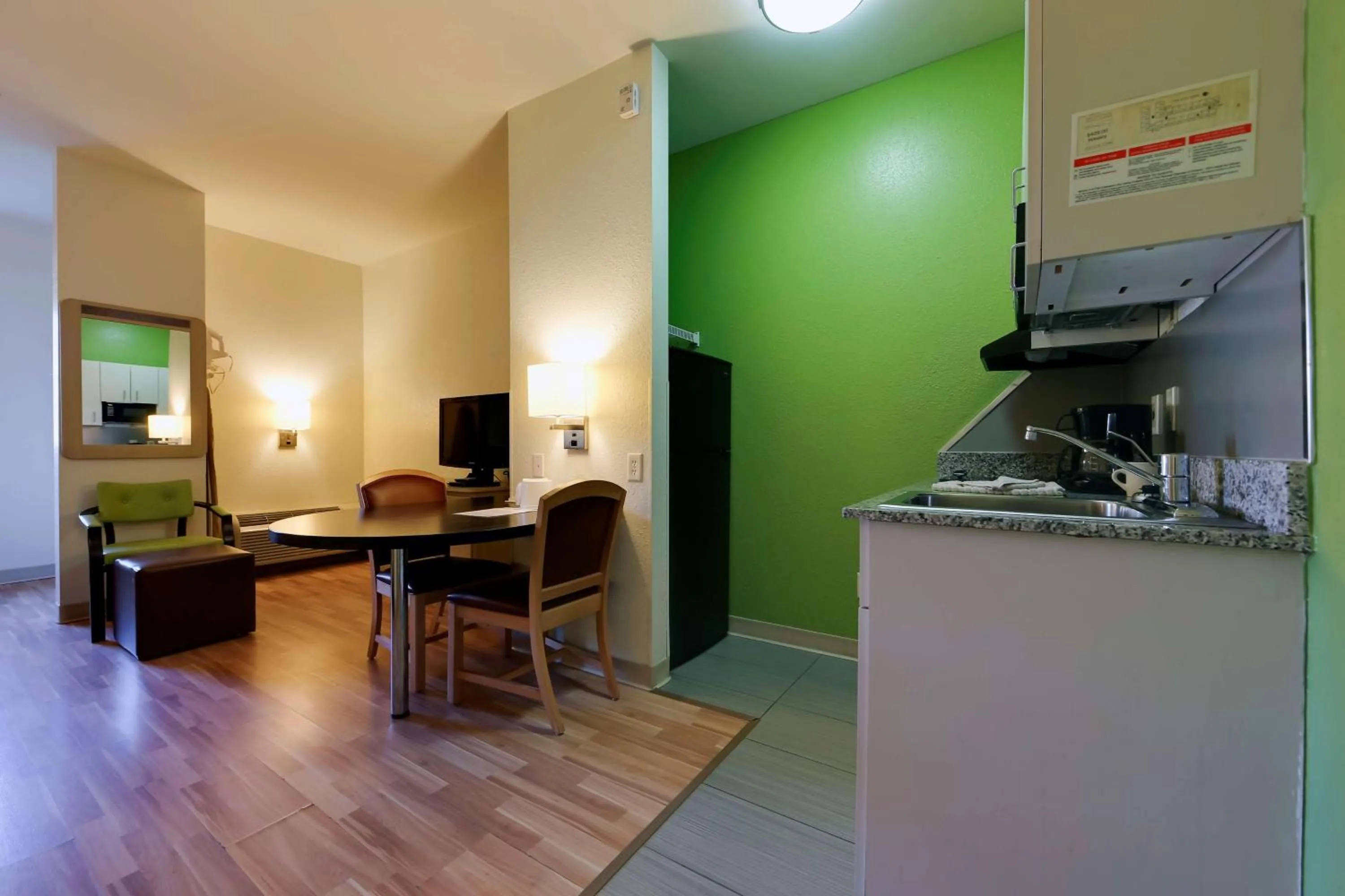 Photo of the whole room in Studio 6 Toronto - Mississauga with Kitchenettes