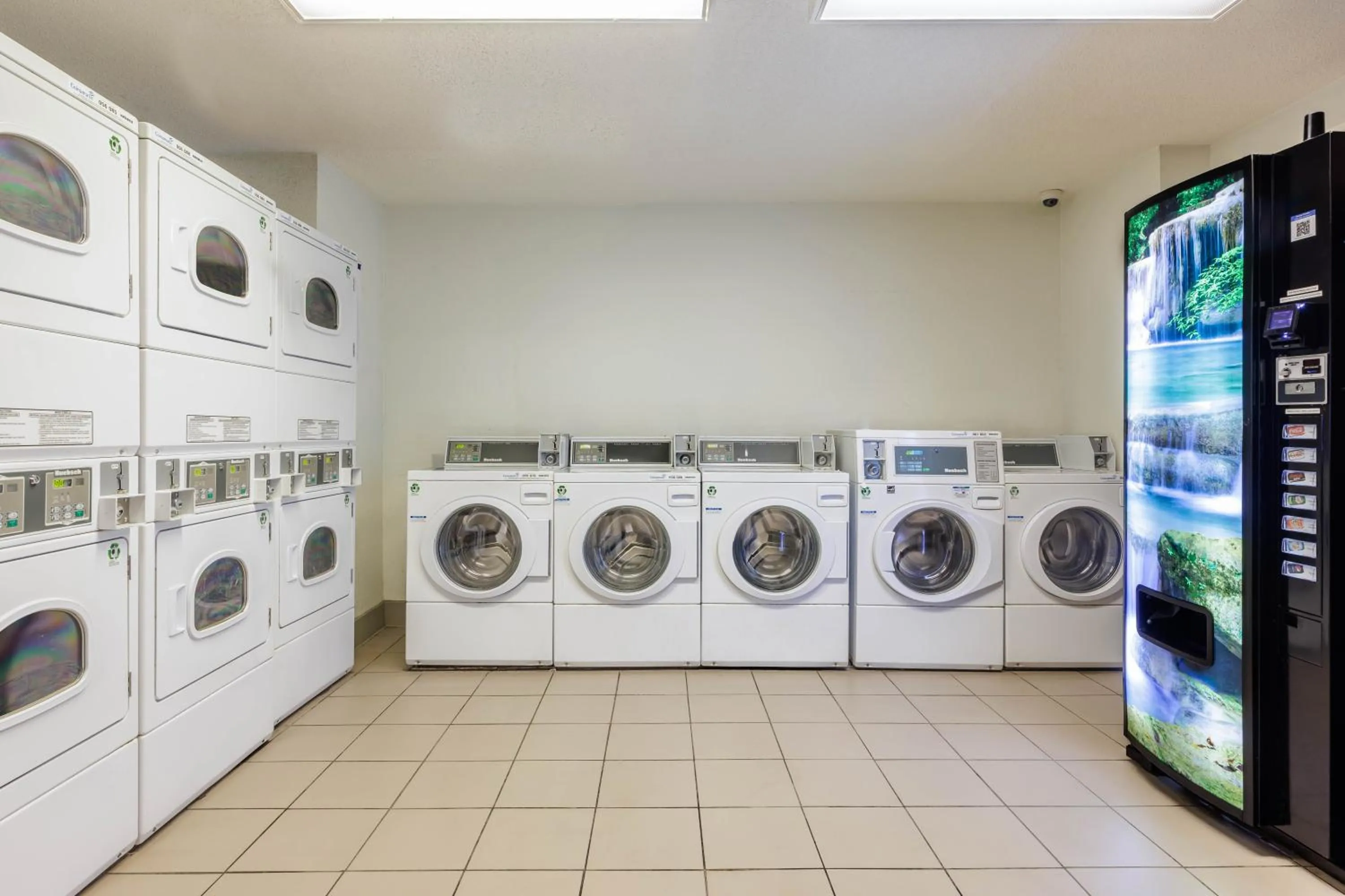 vending machine in Studio 6 Toronto - Mississauga with Kitchenettes