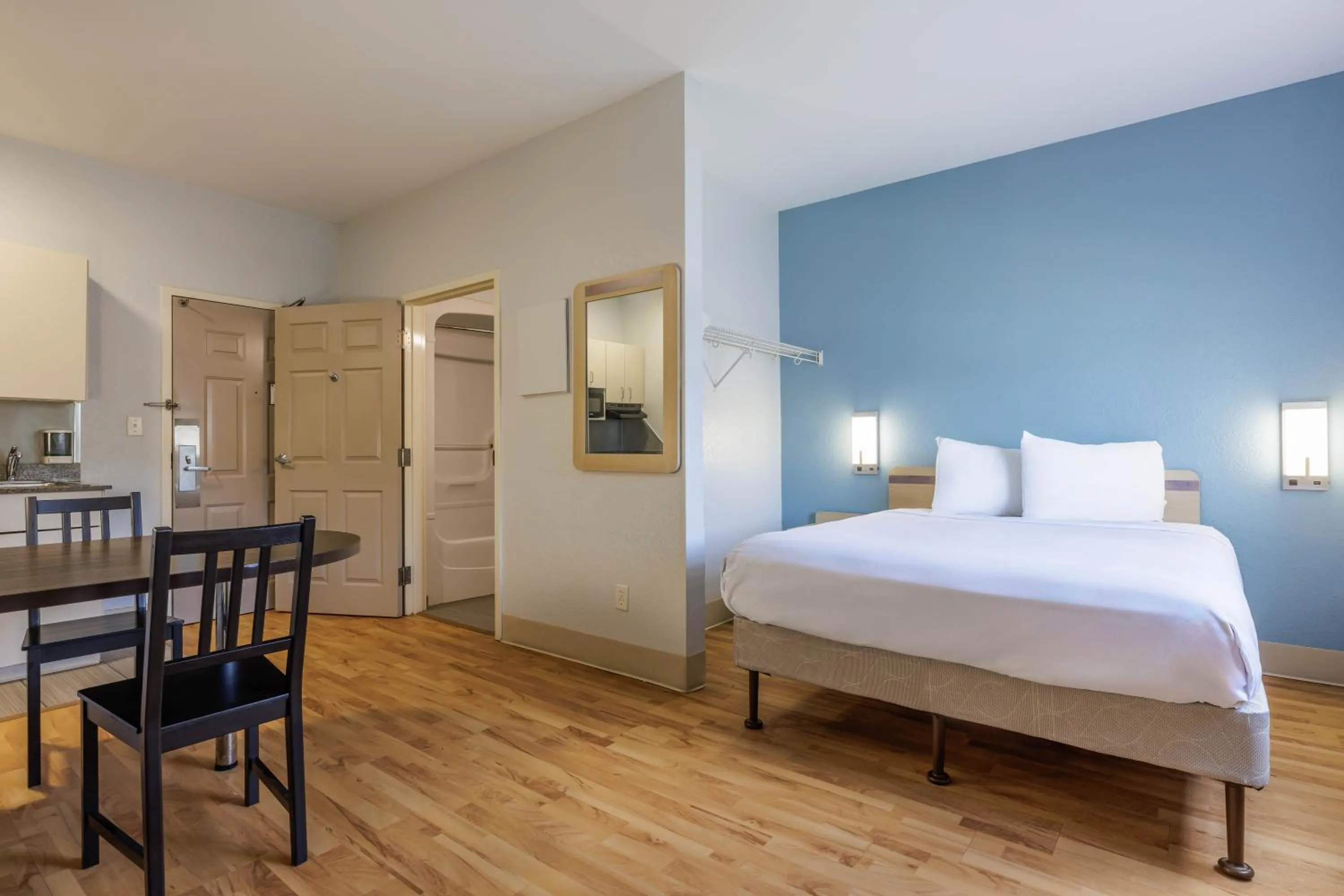 Photo of the whole room, Bed in Studio 6 Toronto - Mississauga with Kitchenettes