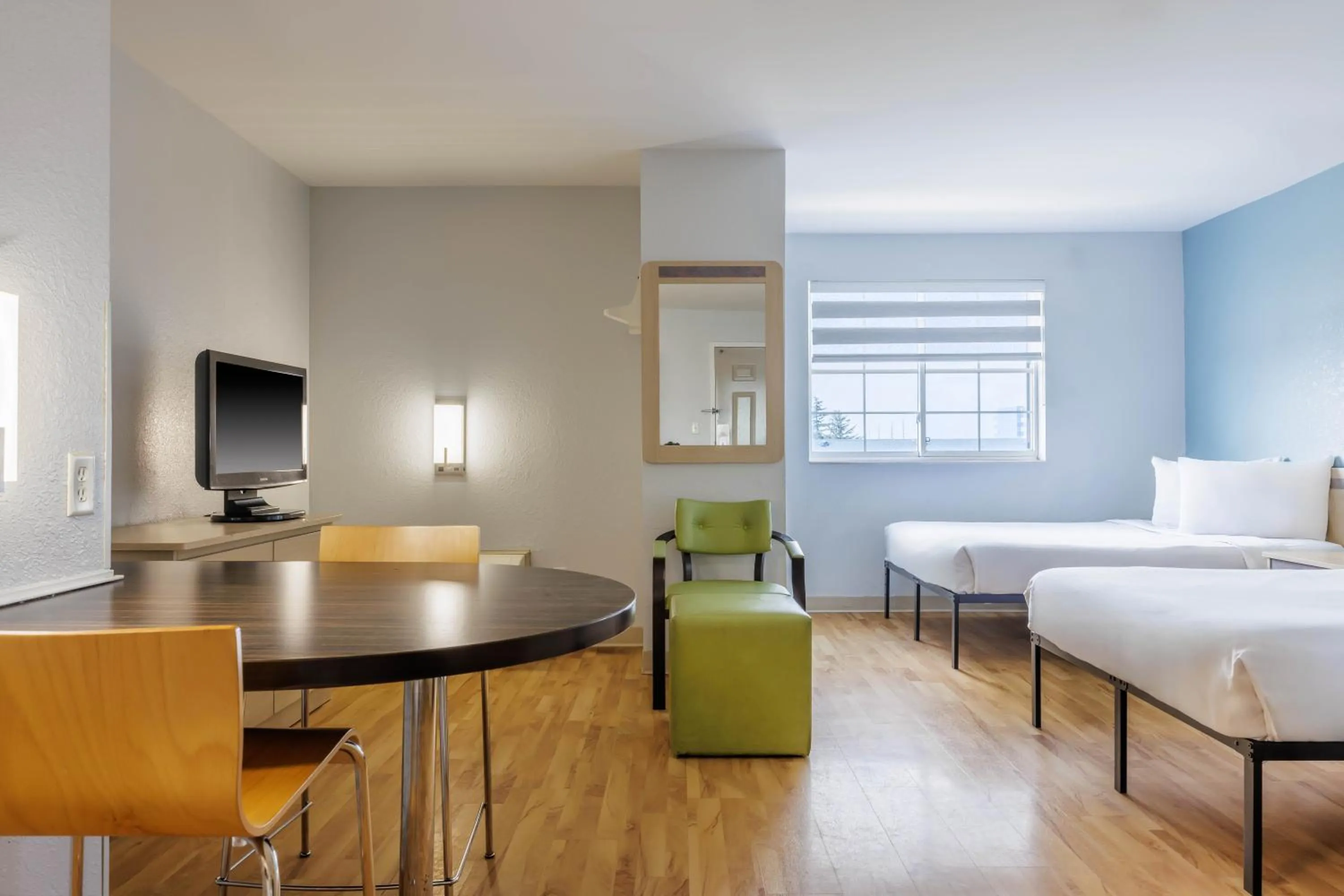 Bed in Studio 6 Toronto - Mississauga with Kitchenettes