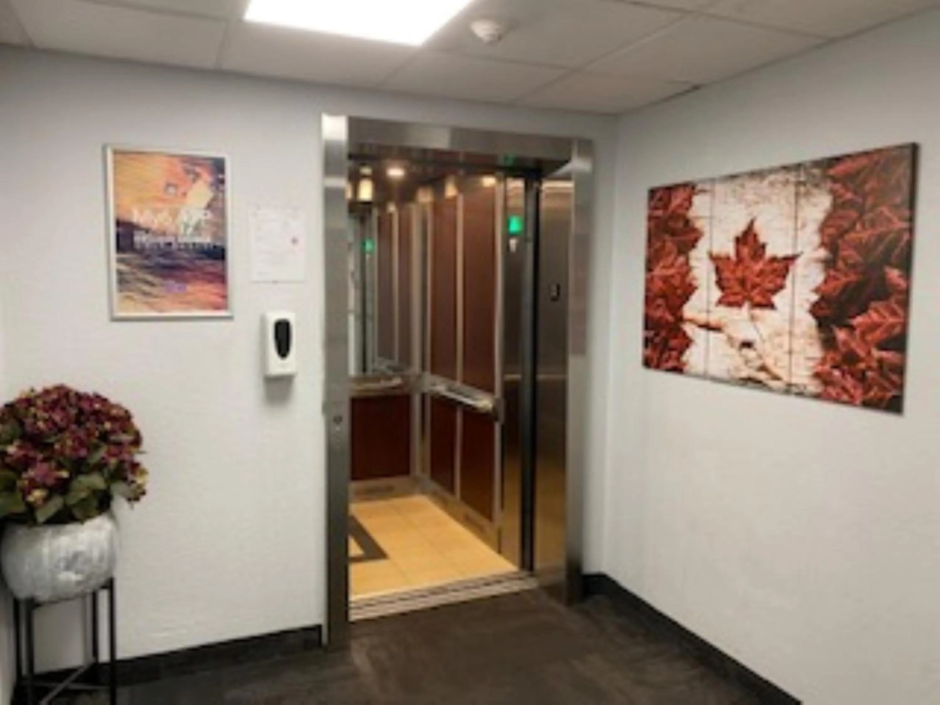 elevator in Studio 6 Toronto - Mississauga with Kitchenettes