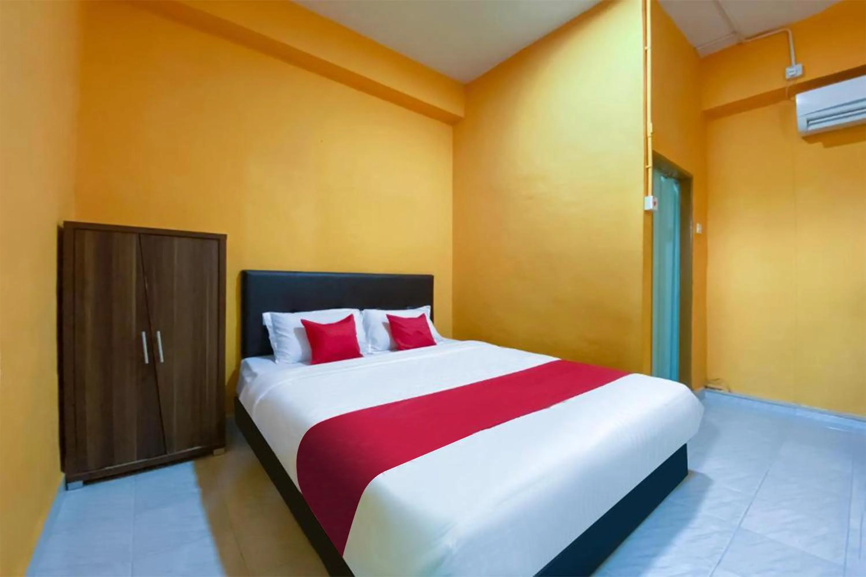 Bed in Coop Hotel Kangar