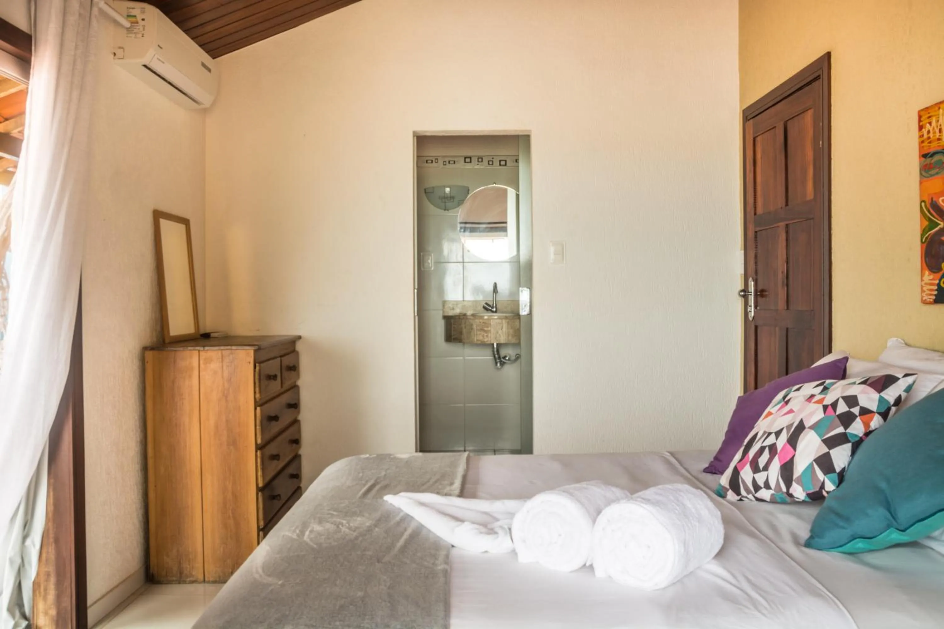 Bathroom, Bed in Pousada Grauçá