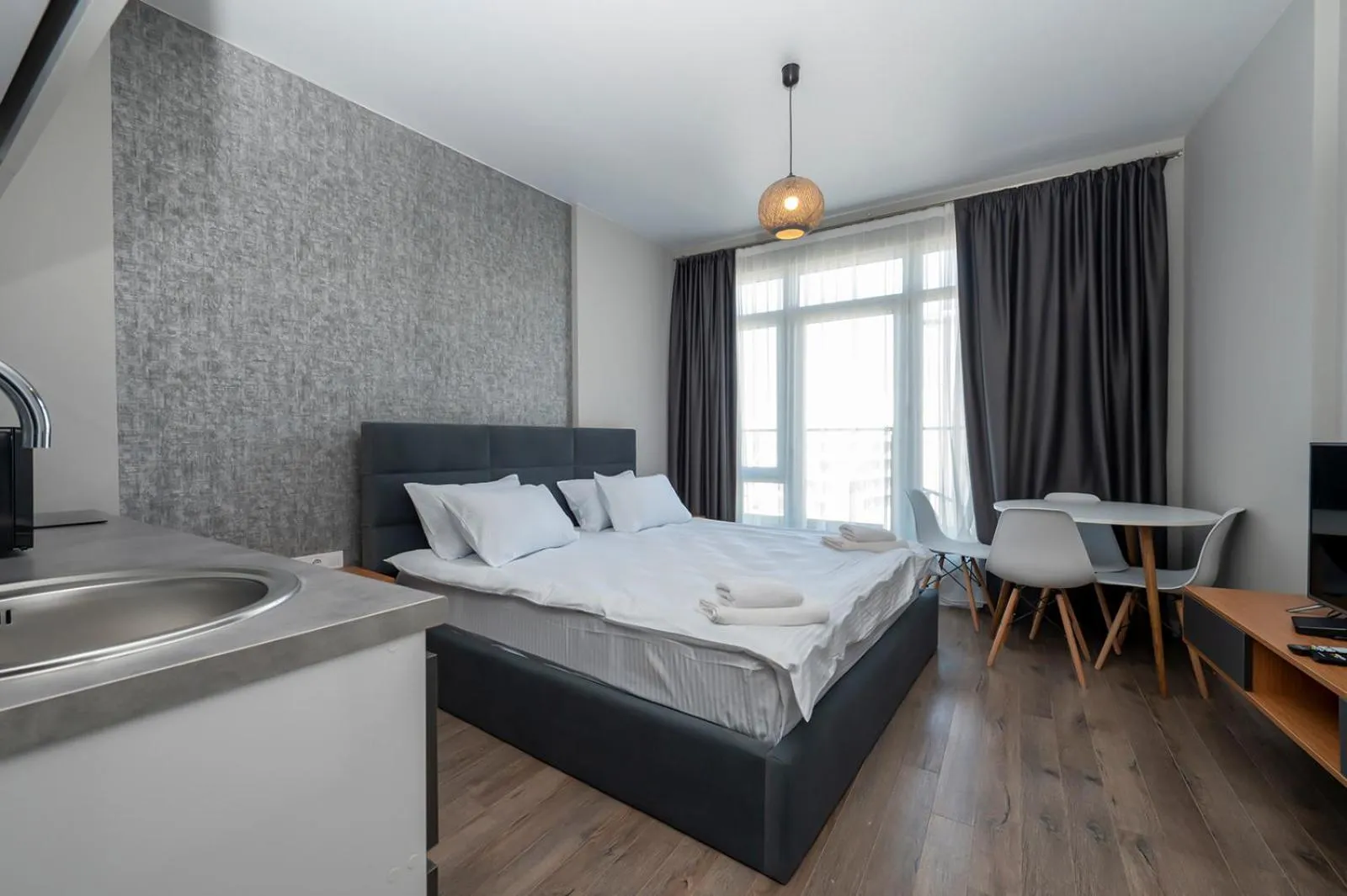 Queen Room with Pool View in White Sails Residential Hotel