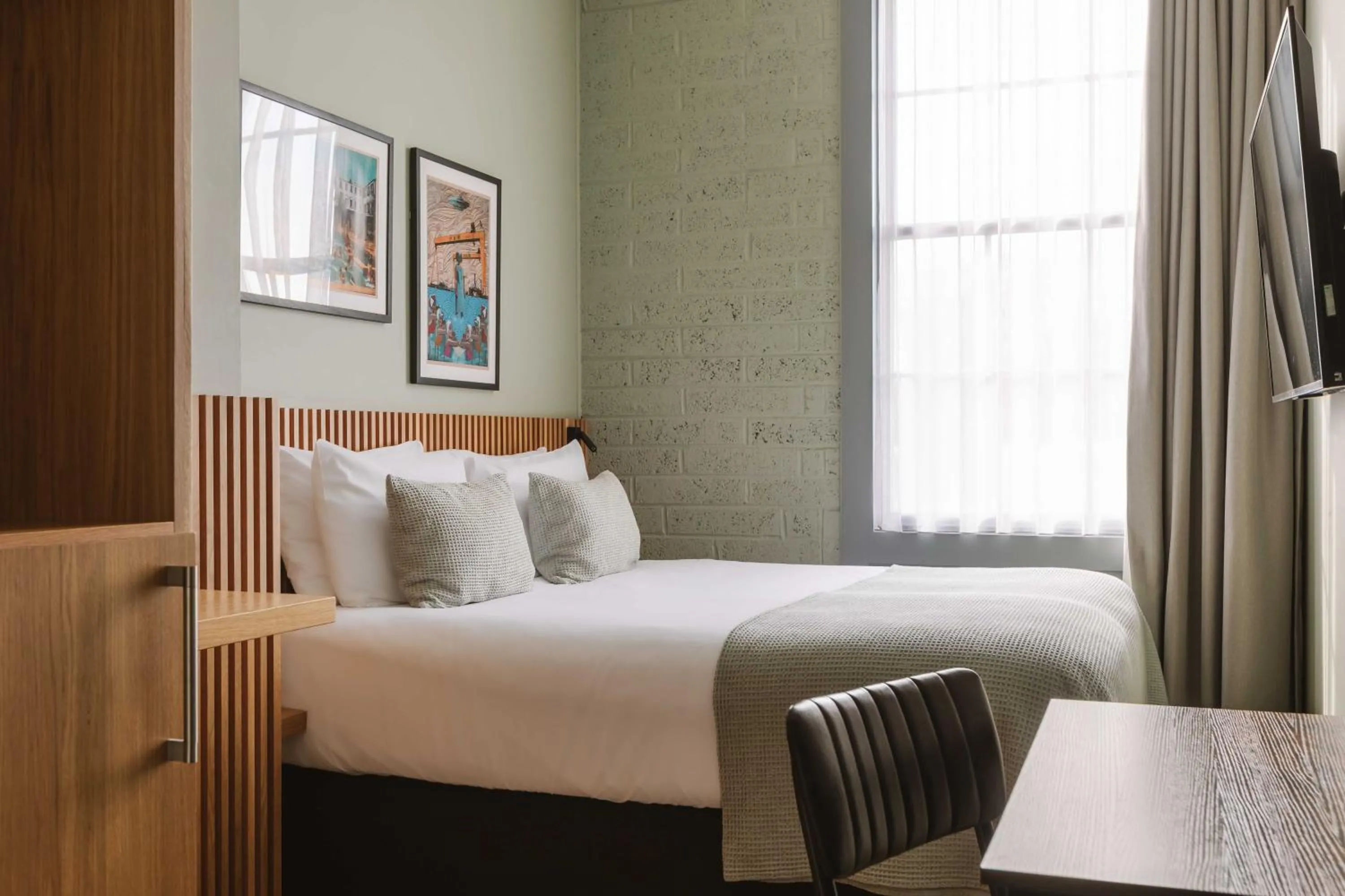 Bedroom, Bed in Haslem Hotel