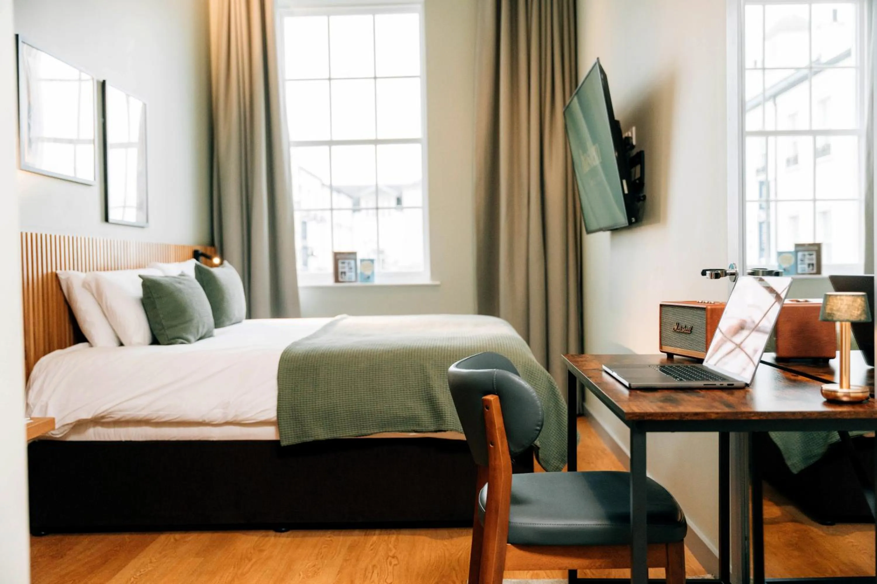 Photo of the whole room, Bed in Haslem Hotel