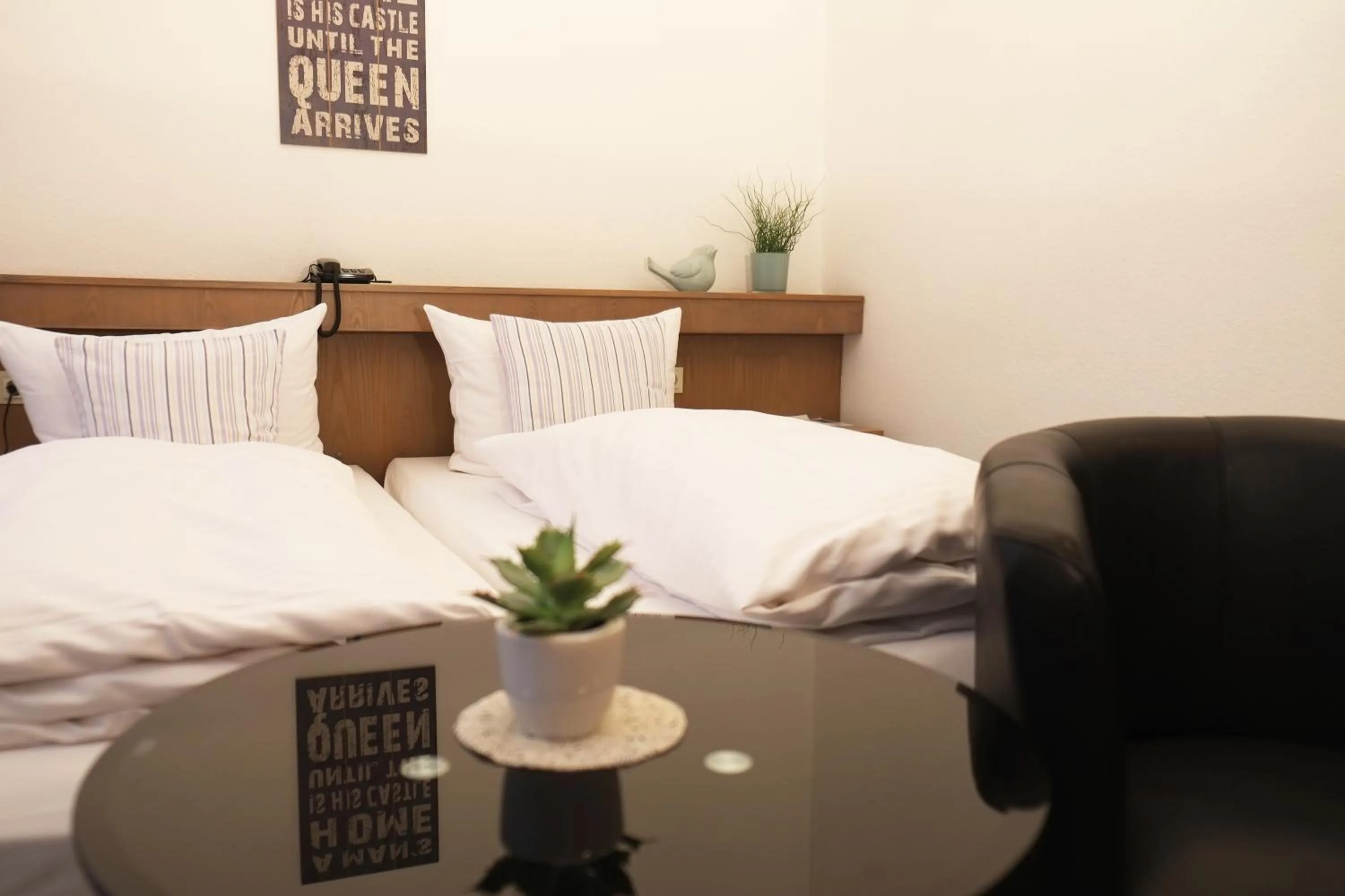 Photo of the whole room, Bed in Stadthotel am Bühnenhaus