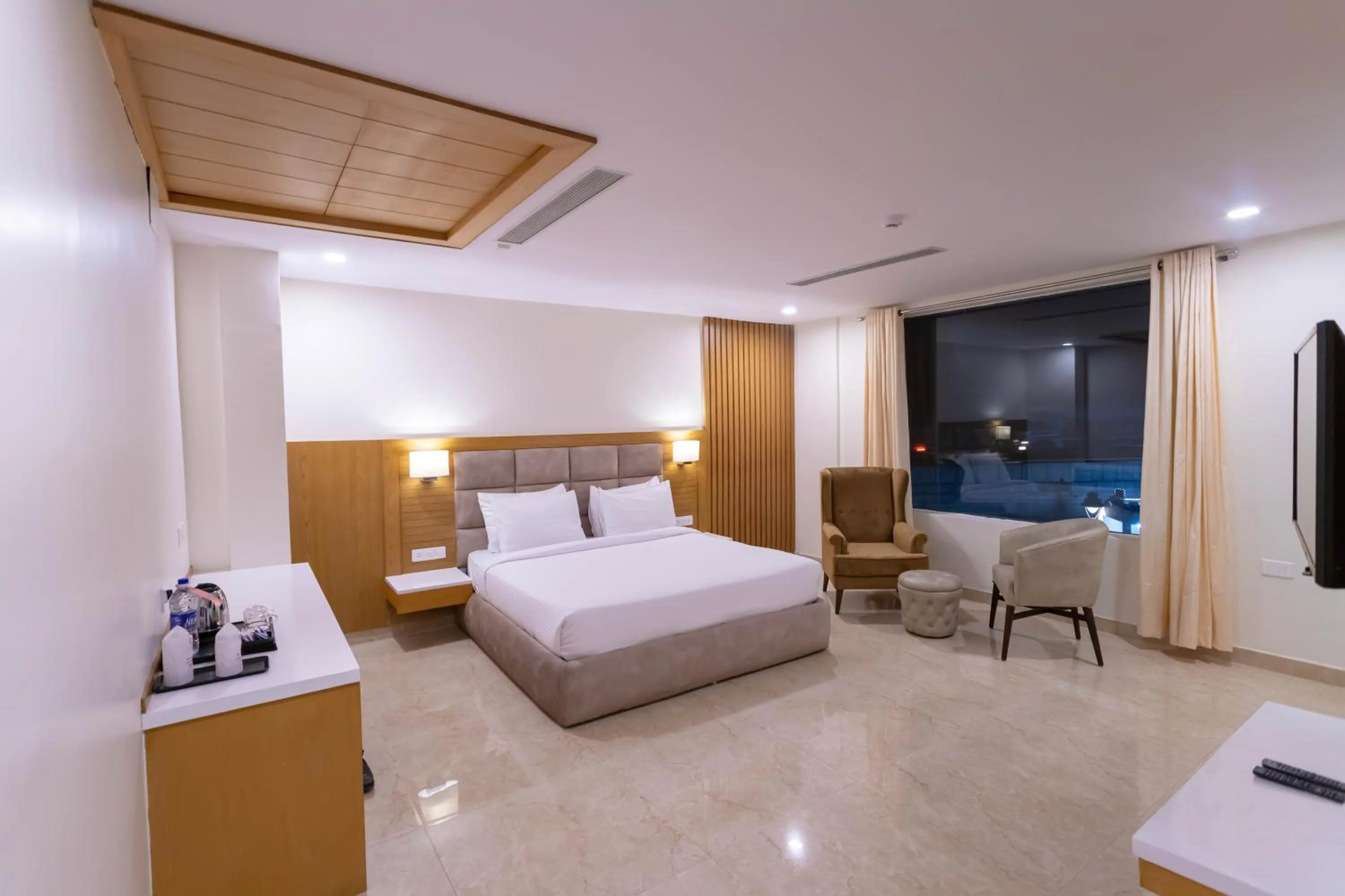 Photo of the whole room, Bed in VIVANA