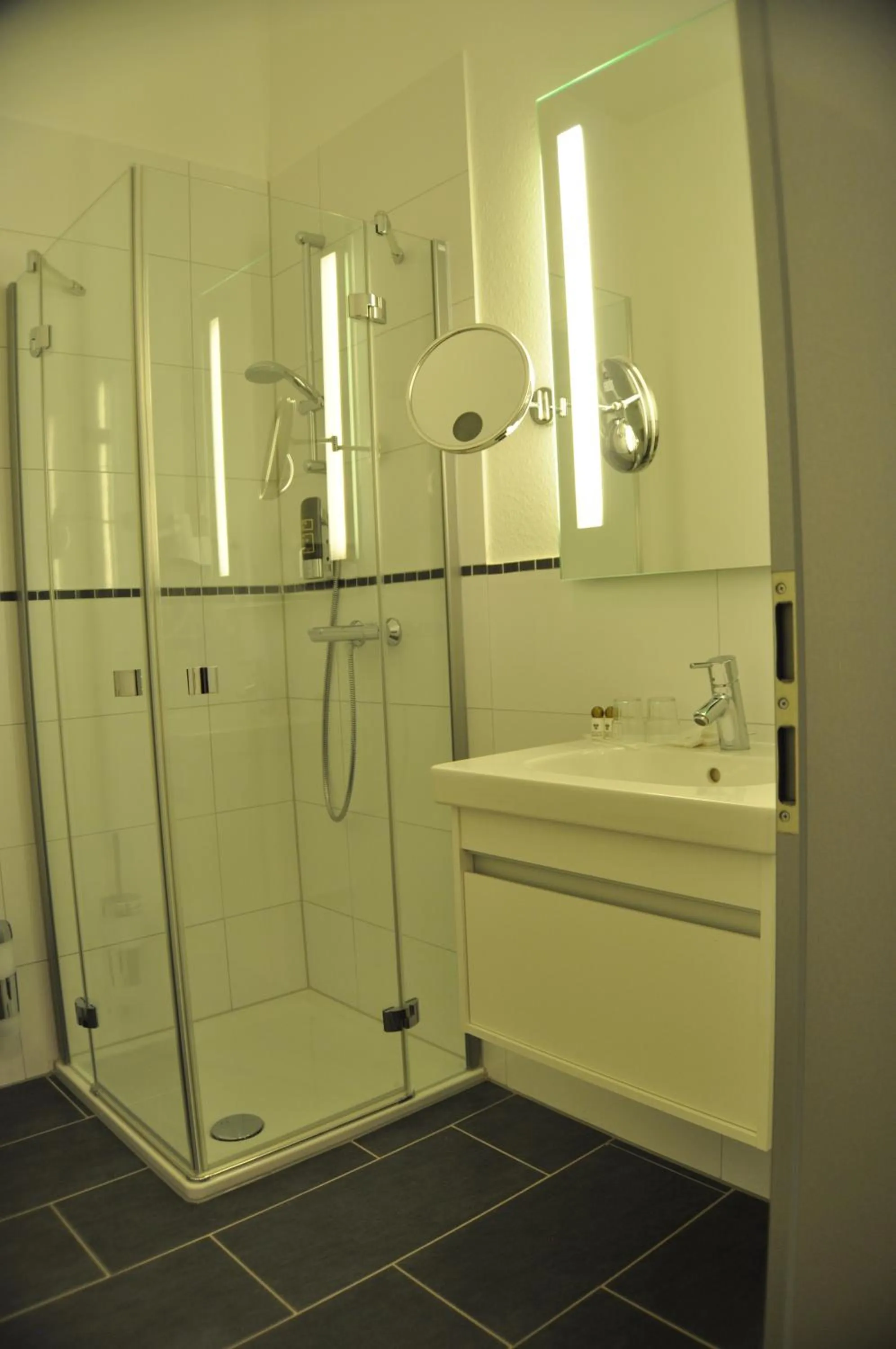 Shower in Hotel & Restaurant Schaumburger Ritter, Rinteln