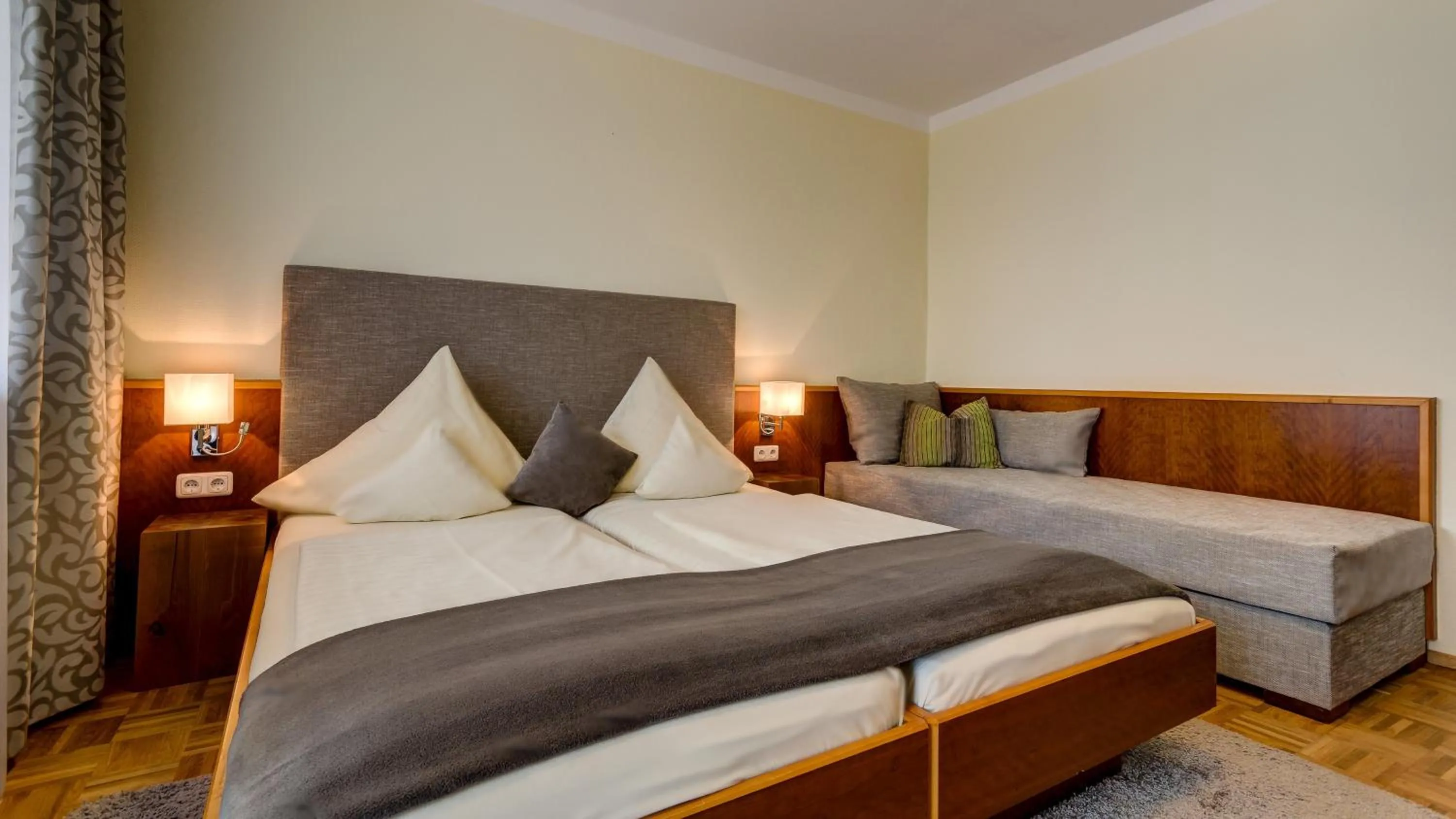 Bed in Hotel Restaurant Weihenstephaner Stuben