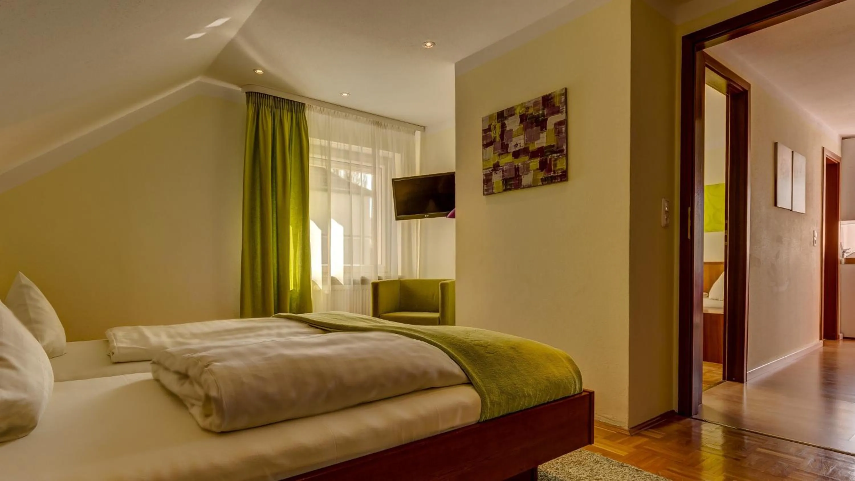 Bed in Hotel Restaurant Weihenstephaner Stuben