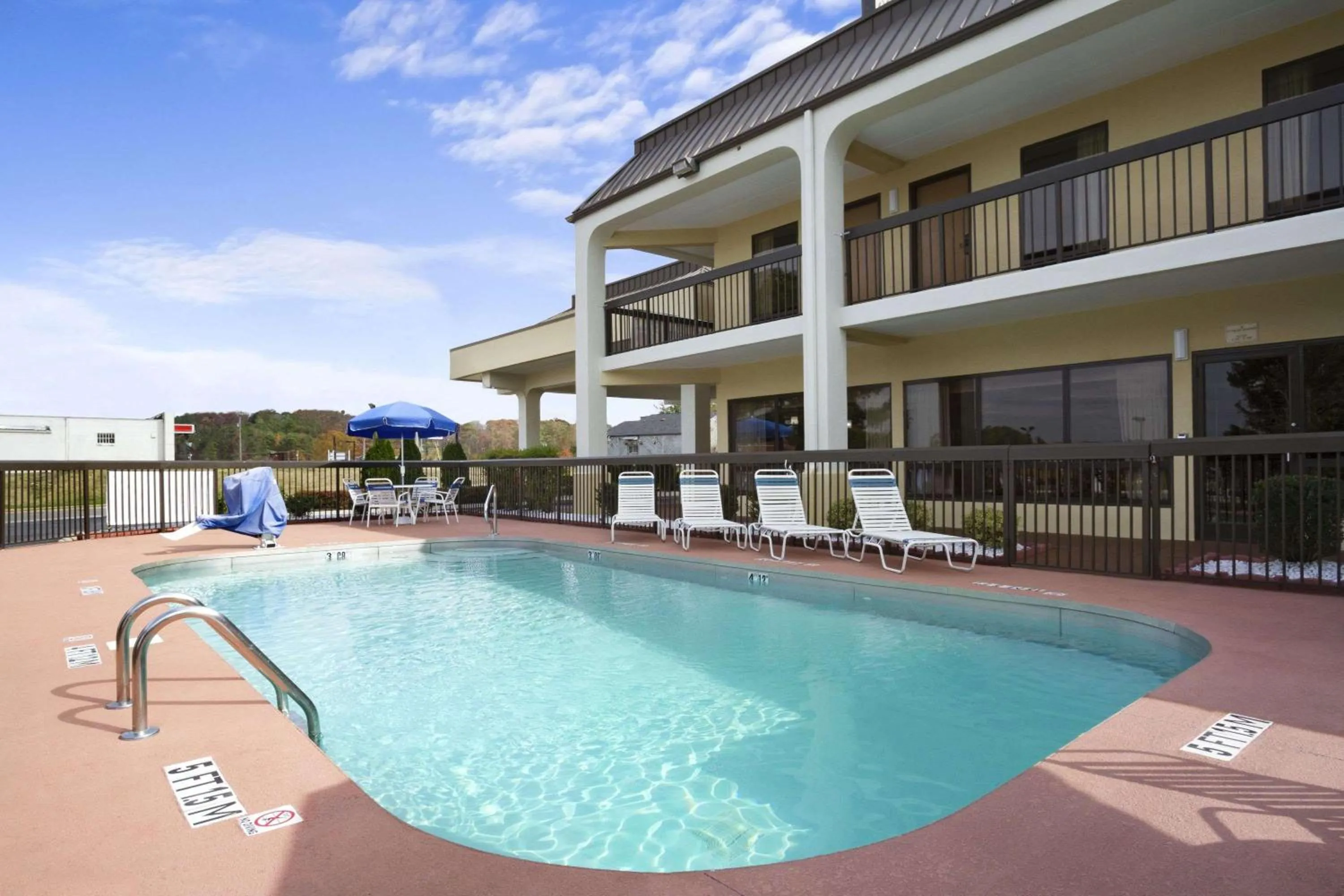 On site in Super 8 by Wyndham Calhoun