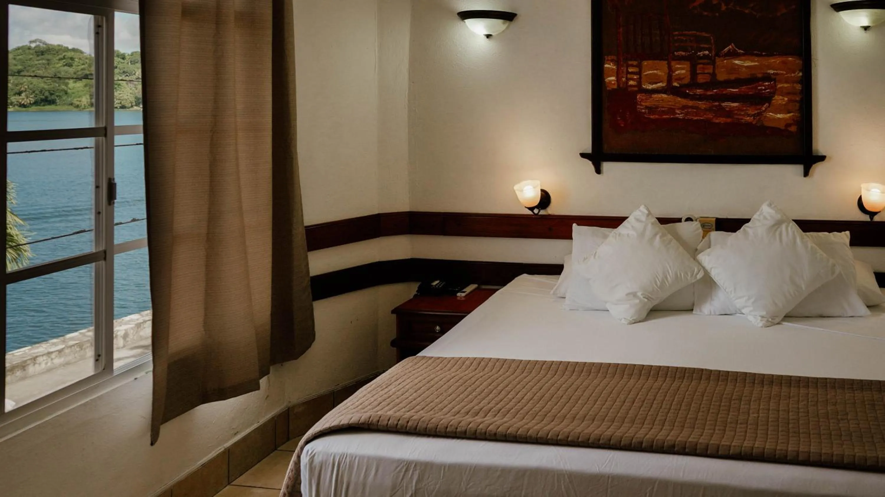 Lake view, Bed in Hotel Casa Amelia