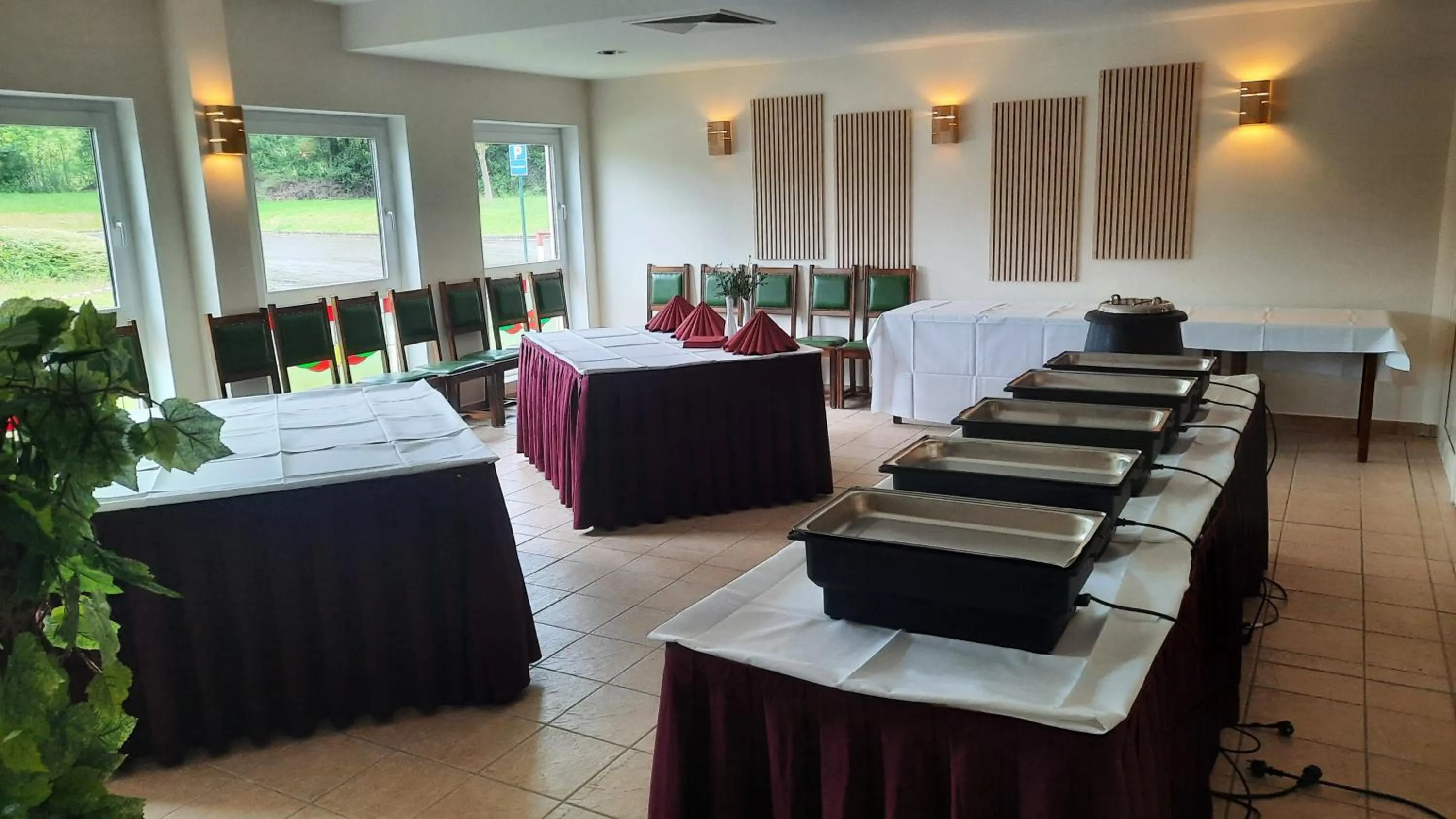 Restaurant/places to eat in Euroville Jugend- und Sporthotel