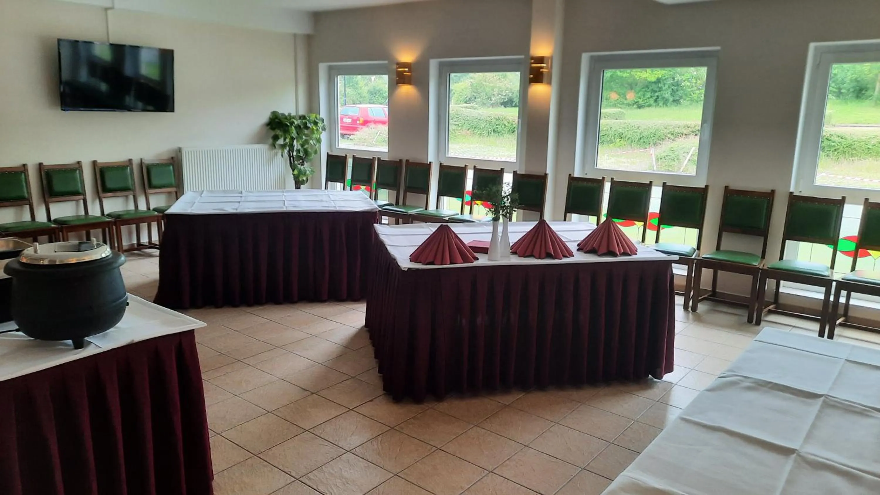 Restaurant/places to eat in Euroville Jugend- und Sporthotel