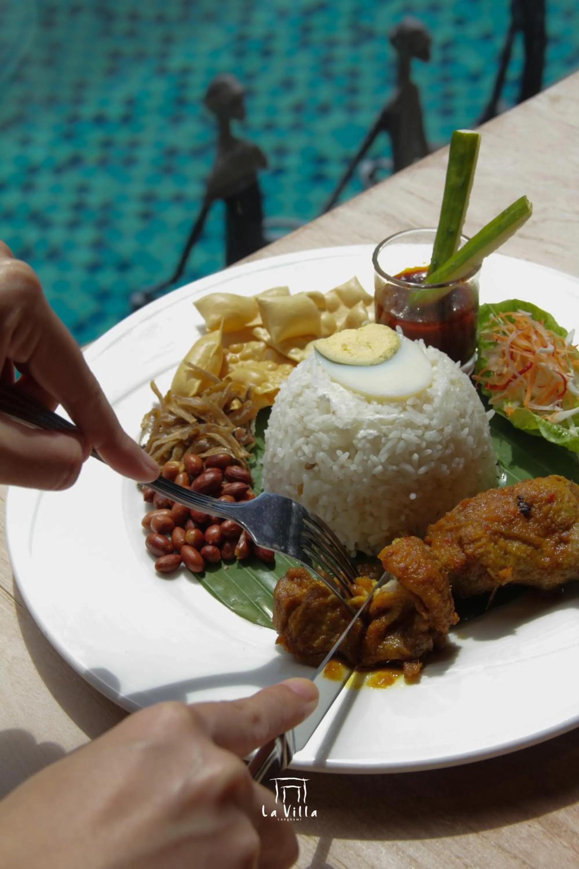 Restaurant/places to eat in La Villa Langkawi - Private Pool