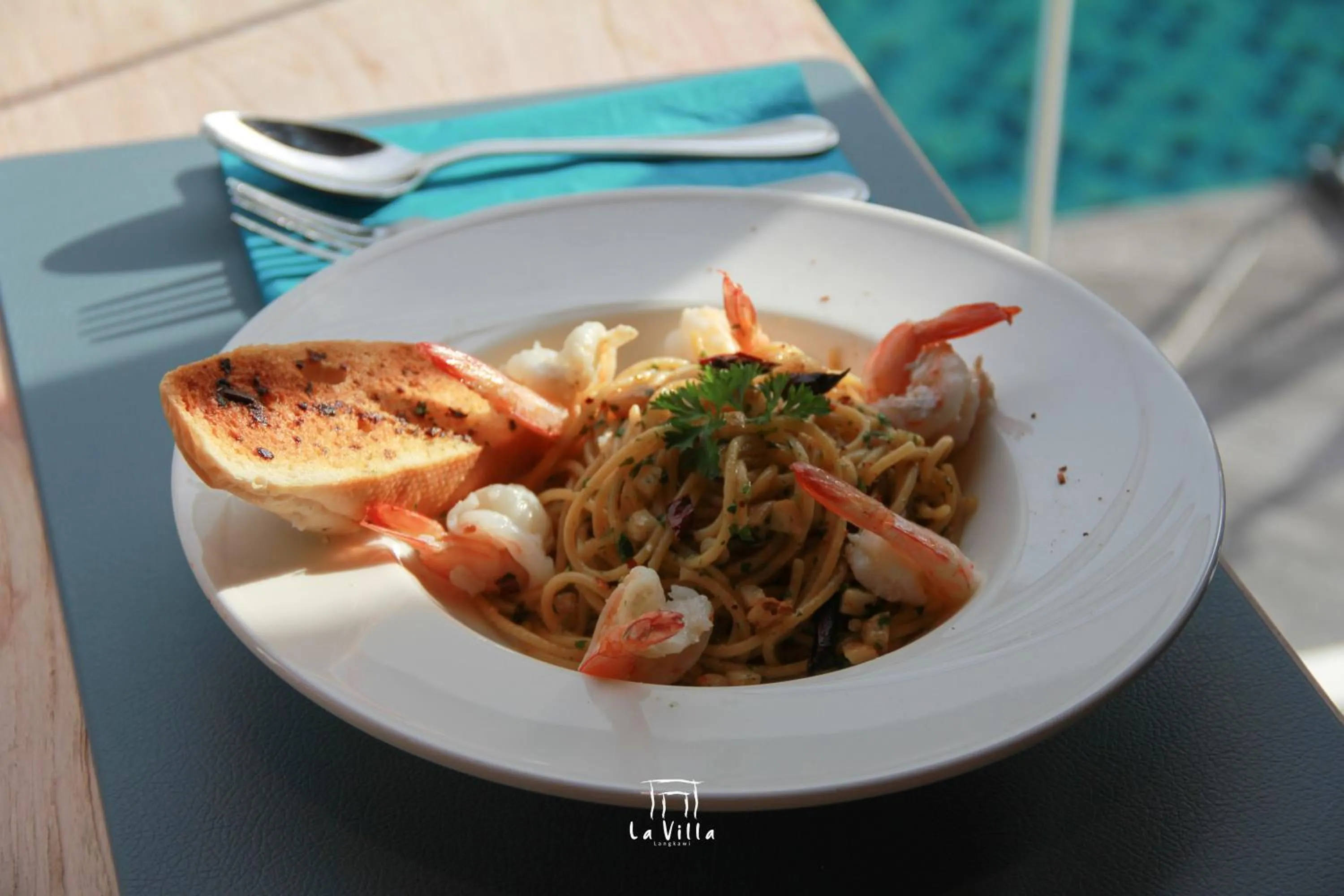 Restaurant/places to eat in La Villa Langkawi - Private Pool