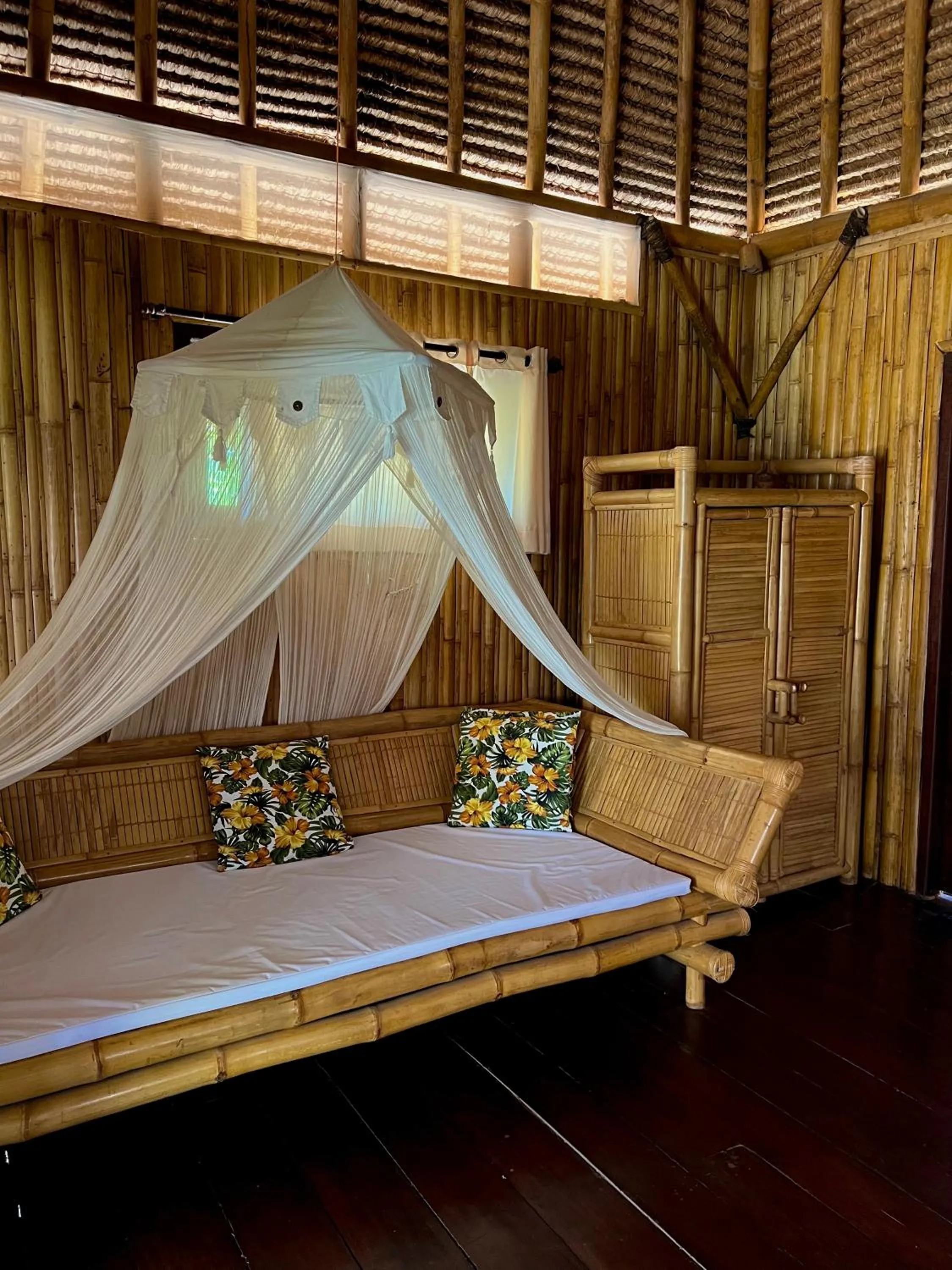 Bed in Rinjani Beach Eco Resort