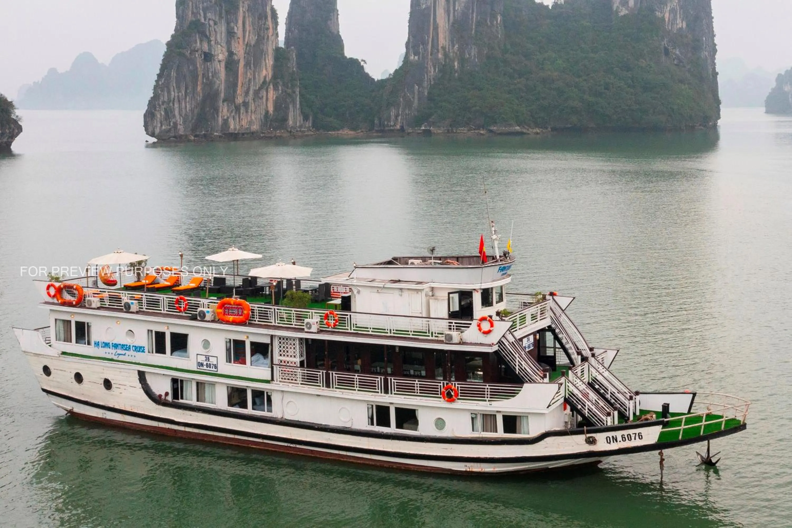 sunbed in Halong Fantasea Cruise