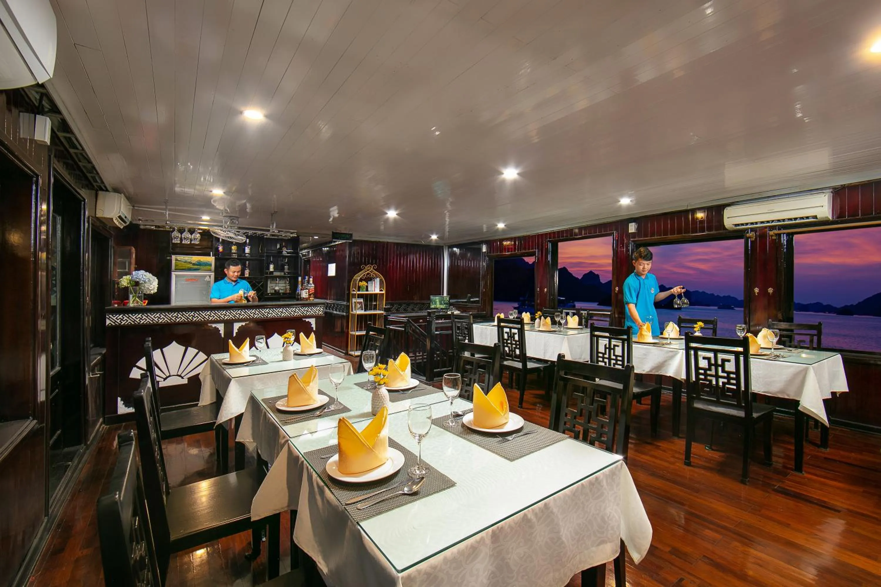 Restaurant/places to eat in Halong Fantasea Cruise