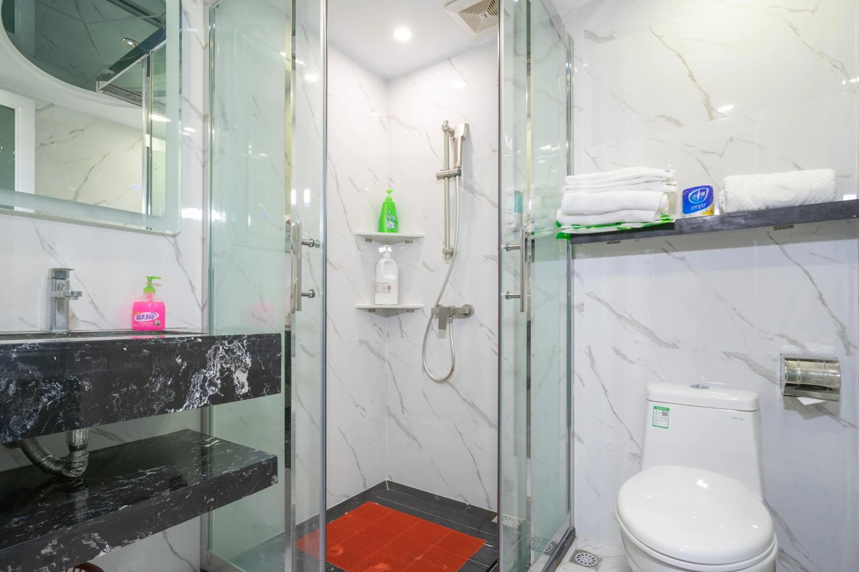 Shower in Louidon Mega Apartment Of Kam Rueng Plaza - Sunshine Apartment