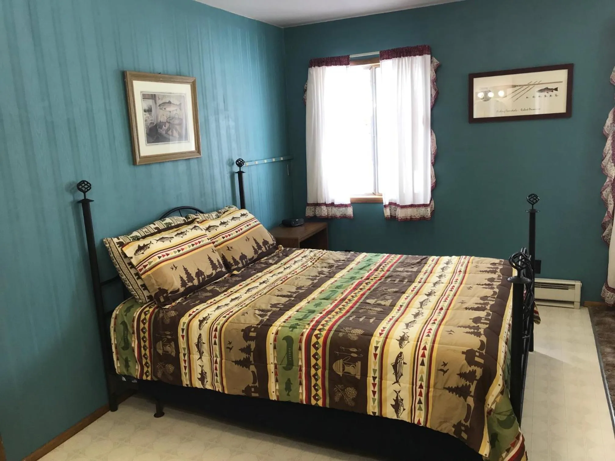 Bed in Grandview Cabins & RV Resort