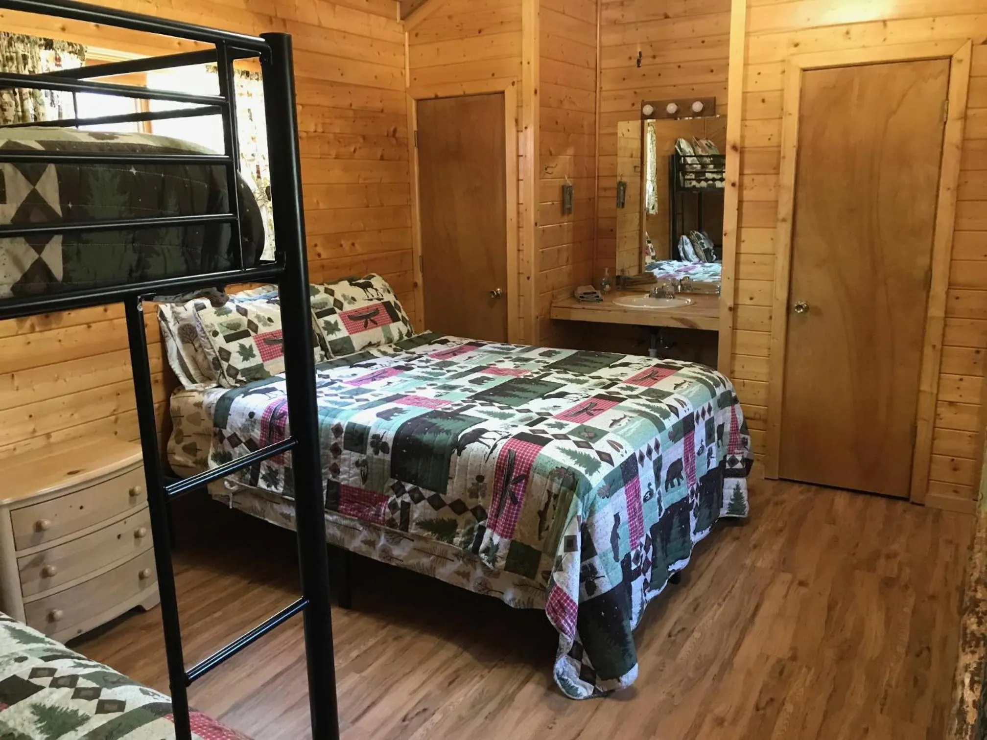 Bed in Grandview Cabins & RV Resort