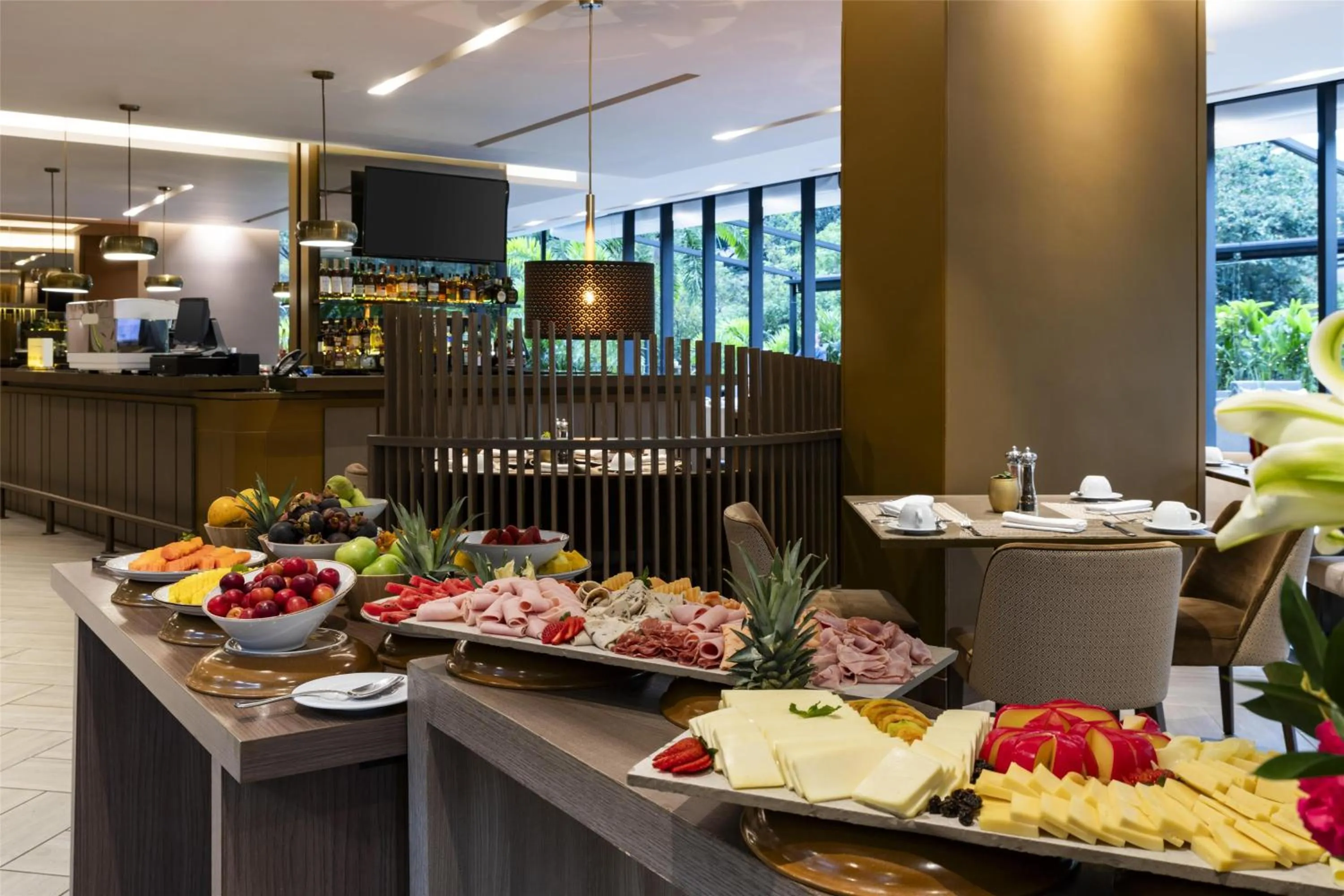 Restaurant/places to eat in York Medellin, Curio Collection by Hilton