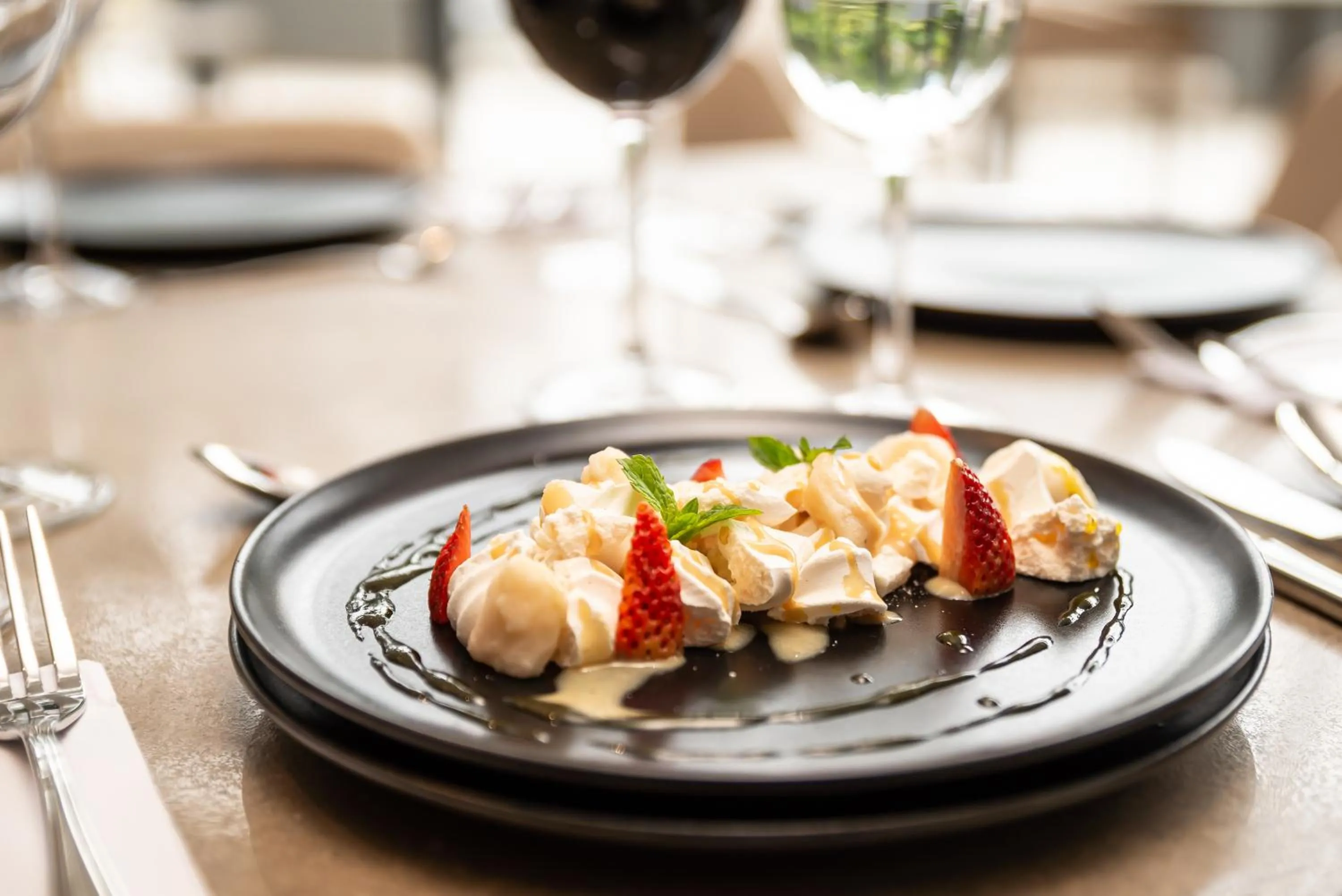 Restaurant/places to eat in Hotel York Luxury Suites Medellin by Preferred