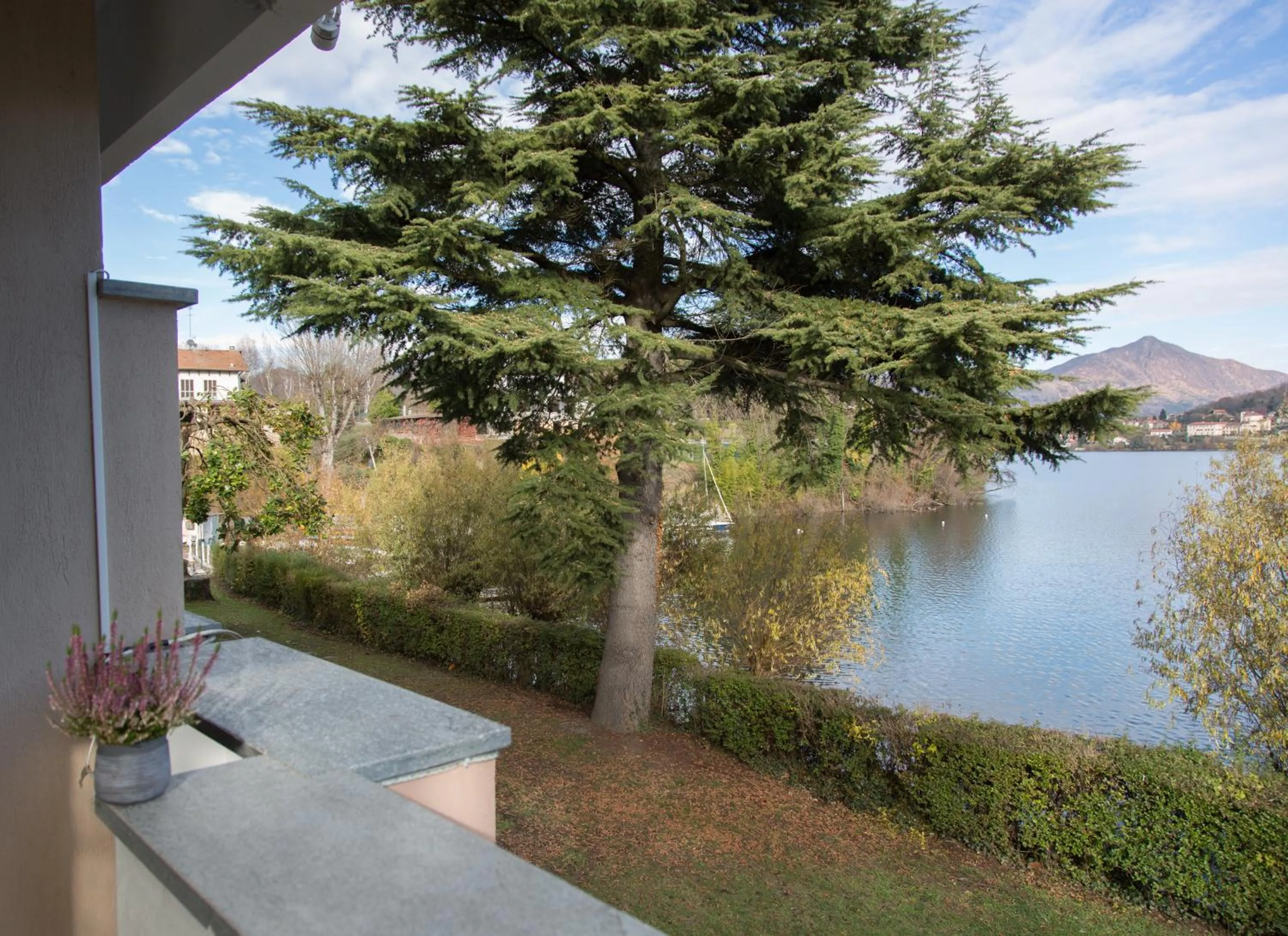 Property building in Hotel Chalet del Lago