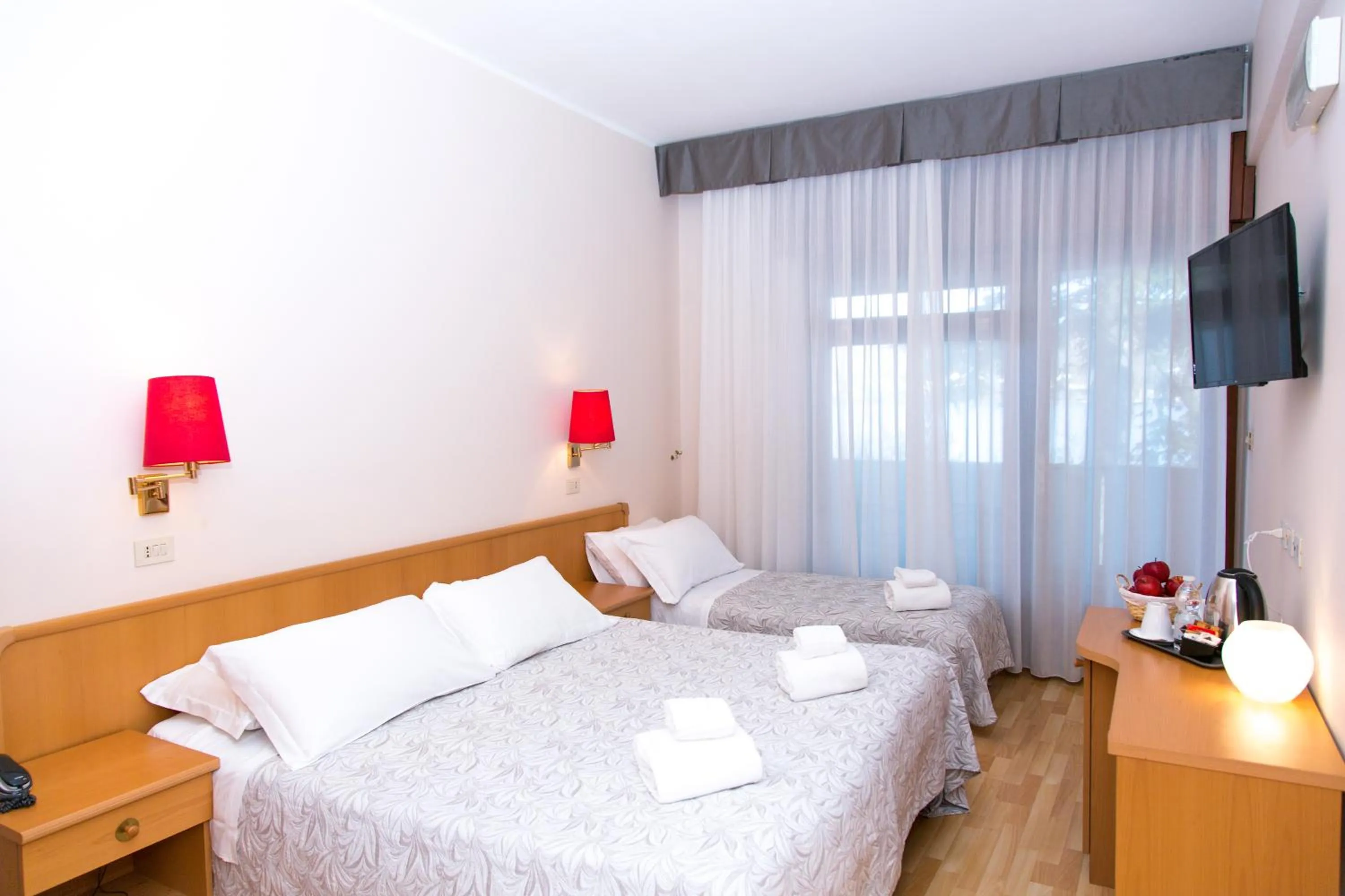 Bed in Hotel Chalet del Lago