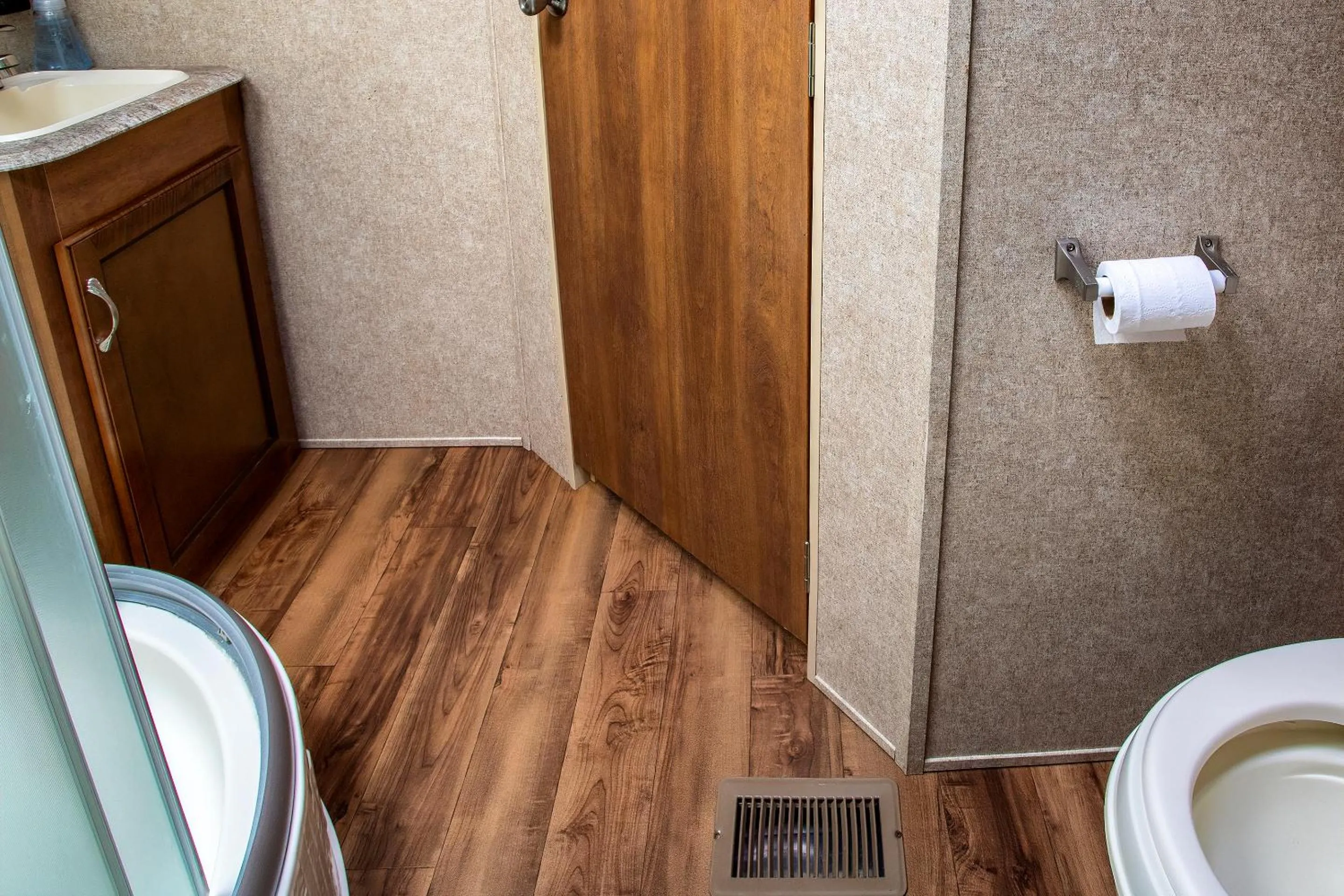 Bathroom in Big River Escape Riverside Cabins