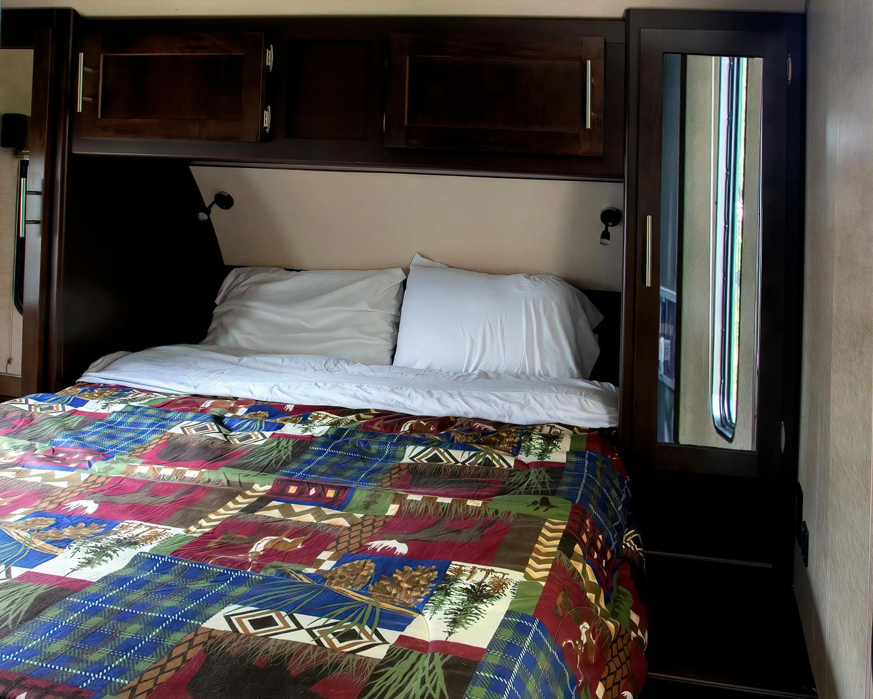 Bedroom, Bed in Big River Escape Riverside Cabins