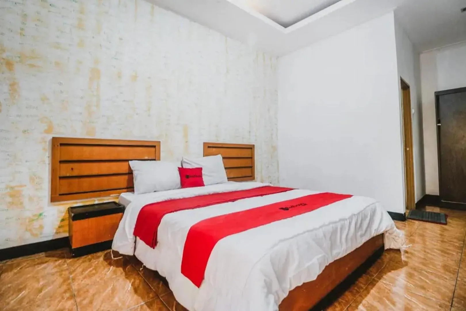 Bedroom, Bed in RedDoorz Plus at Neo Asri Hotel Megamendung Puncak Bogor