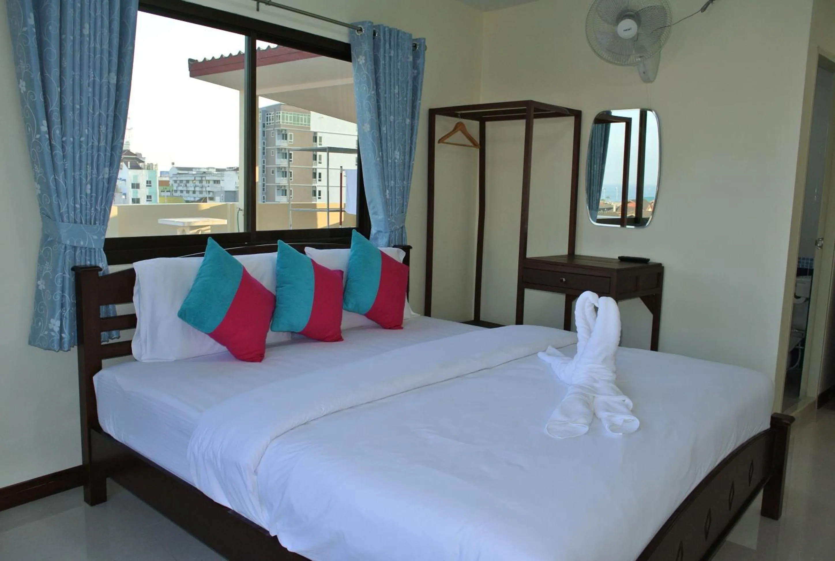 Day, Bed in Baan Taweesuk Guest House
