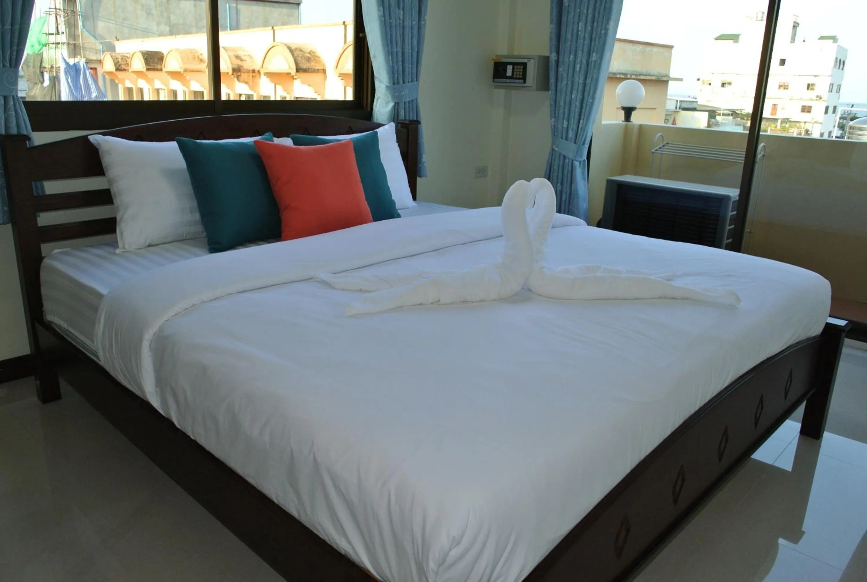 Day, Bed in Baan Taweesuk Guest House